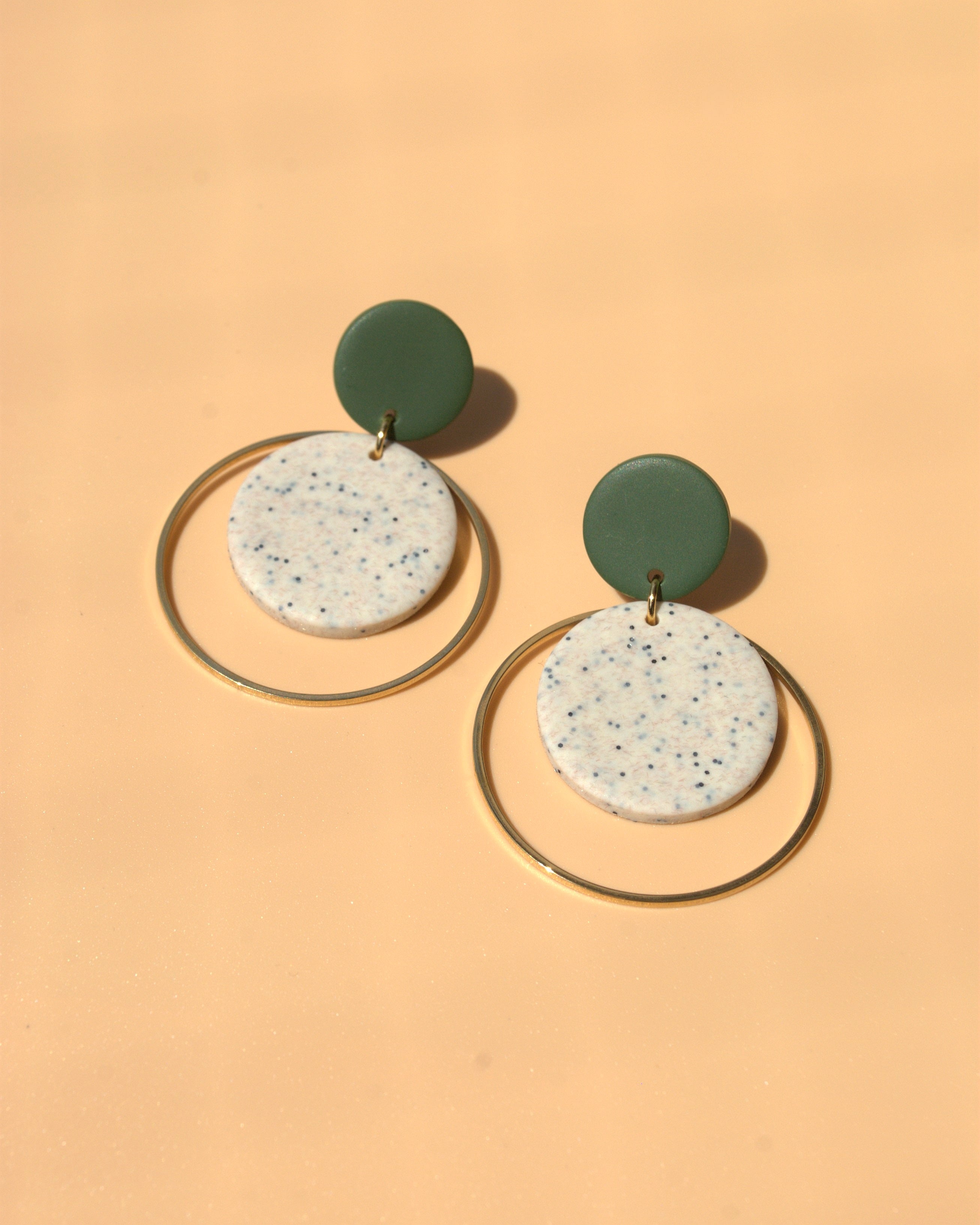 Santorini – Statement-Ohrringe in Grün & Gold mit 24K Vergoldung