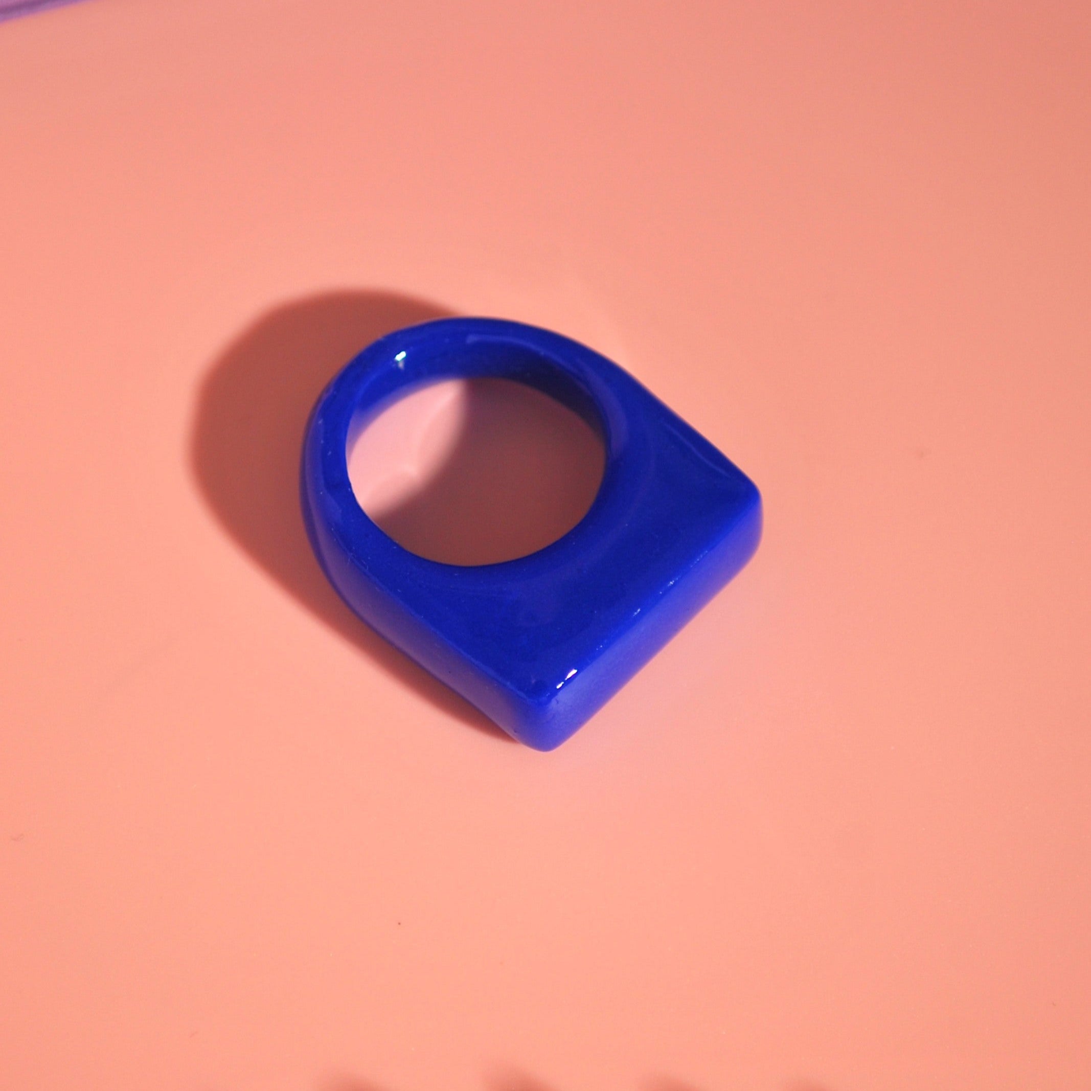 Bold Ring in Blau – handgemacht von Santoclay, perfekt für Statement-Looks