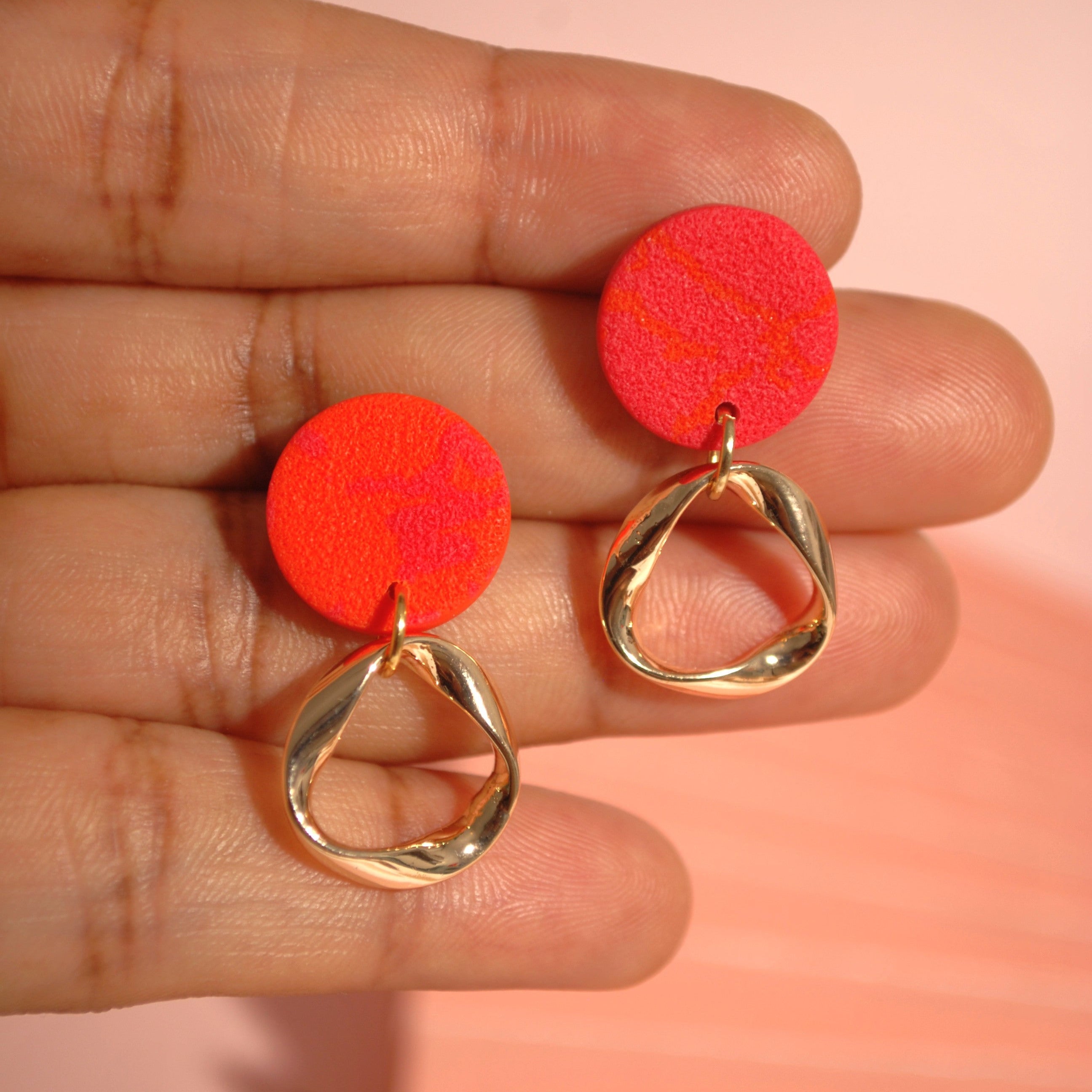 Linda – bunte Statement-Ohrringe mit 24K Vergoldung