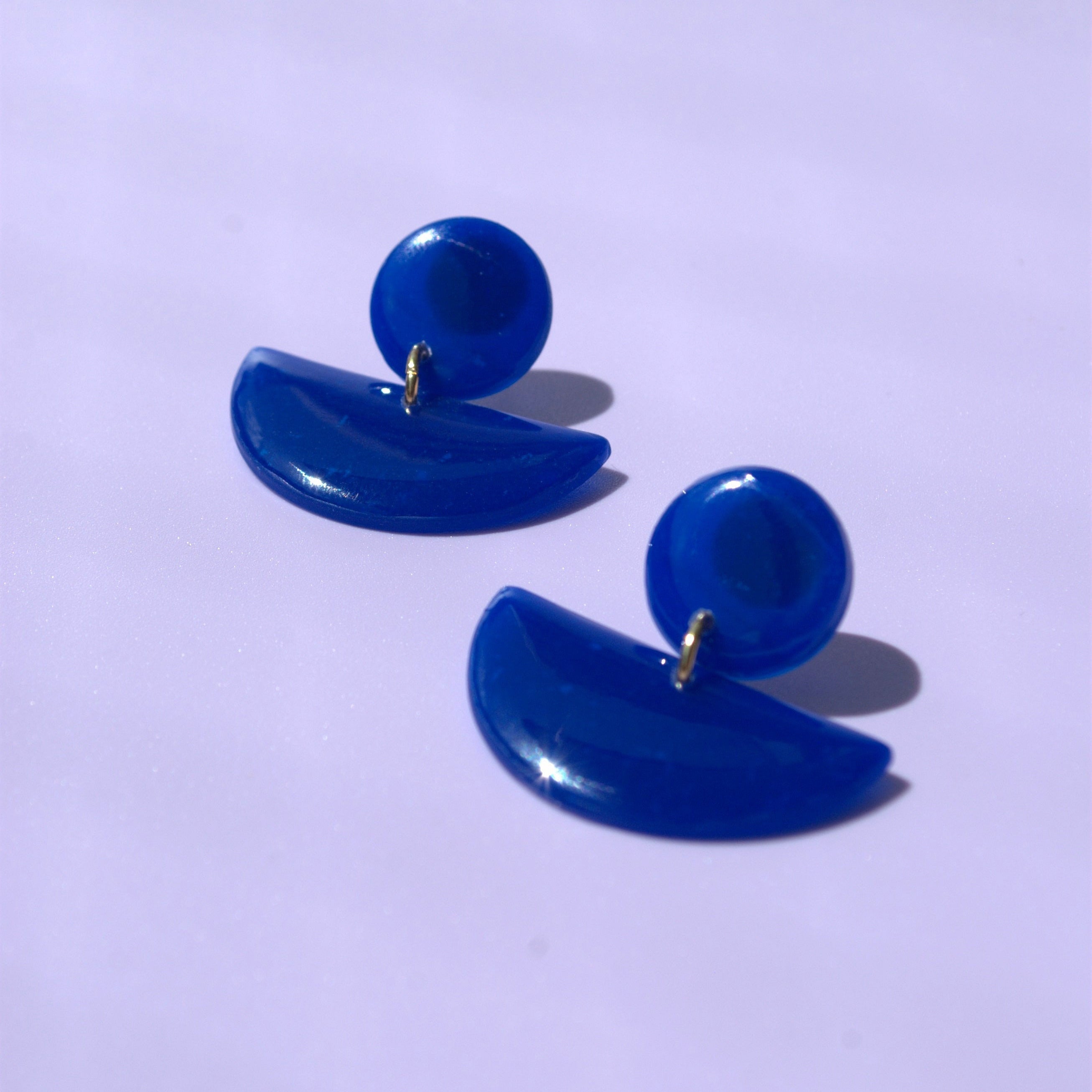 Handgemachte Statement-Ohrringe in Blau – leicht & elegant