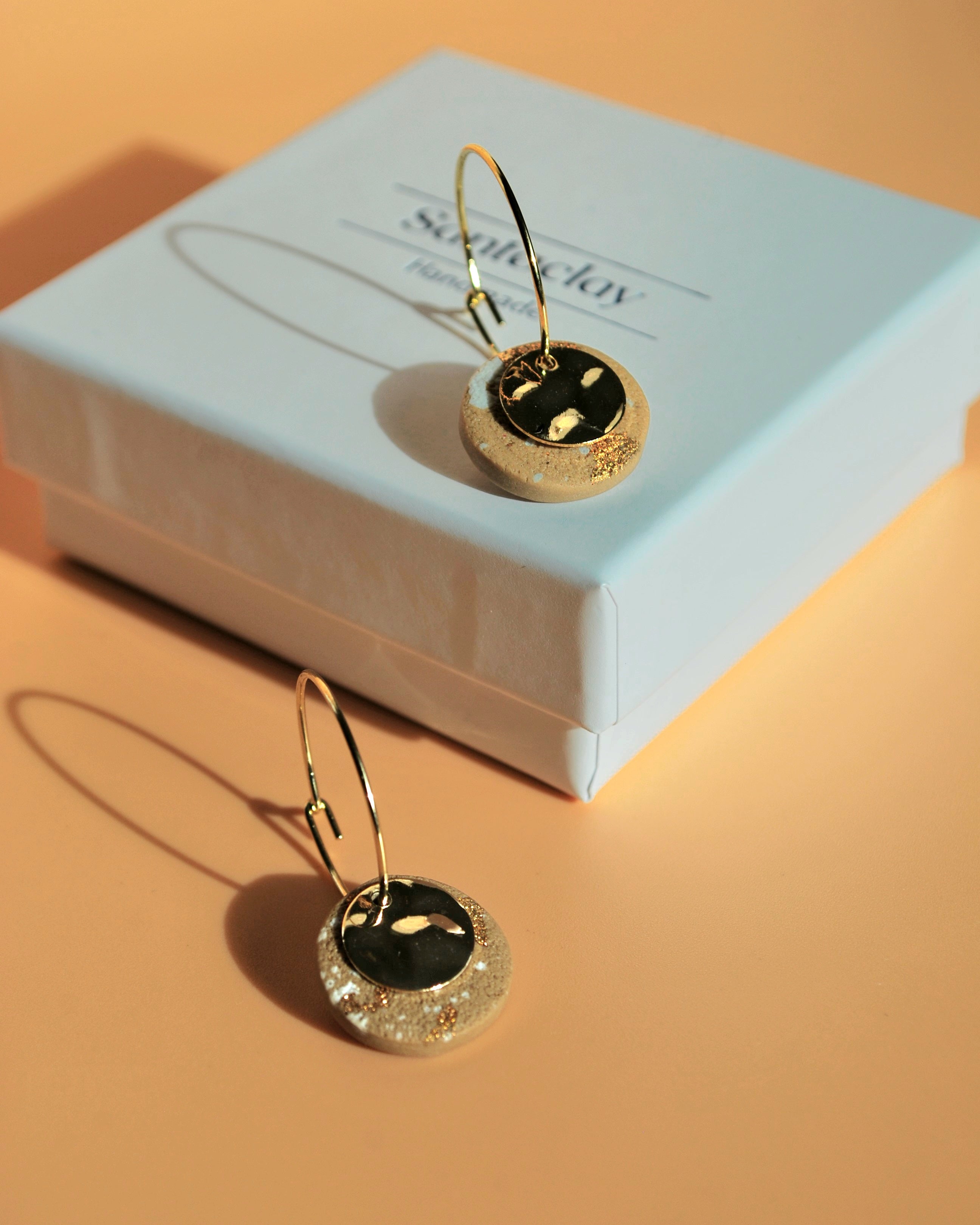 Handgemachte vergoldete Creolen – schlicht & elegant