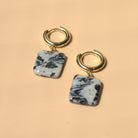 Creolen in Marmoroptik – 24K vergoldet & handgefertigt