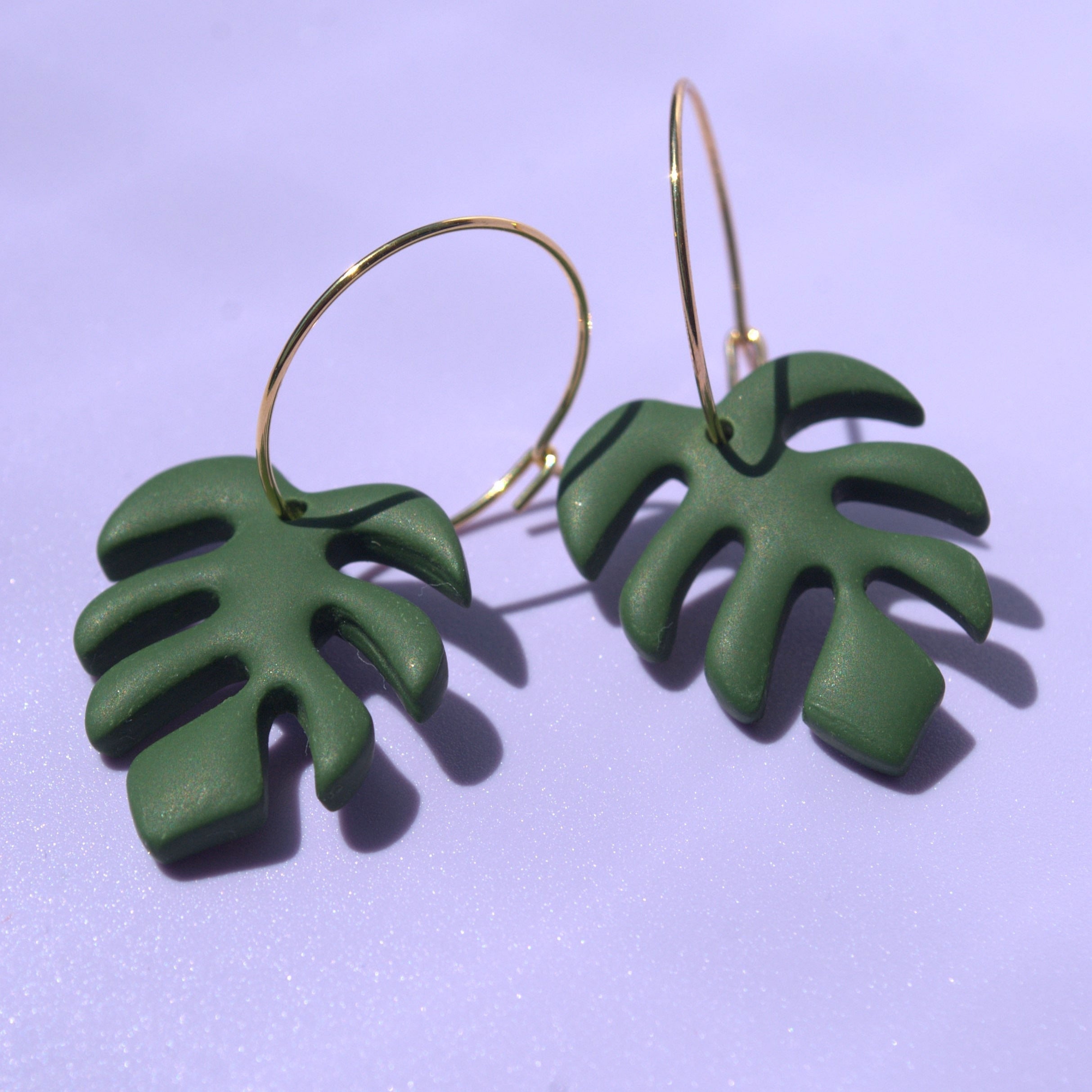 Handgefertigte Monstera-Ohrringe – 18K vergoldet & elegant