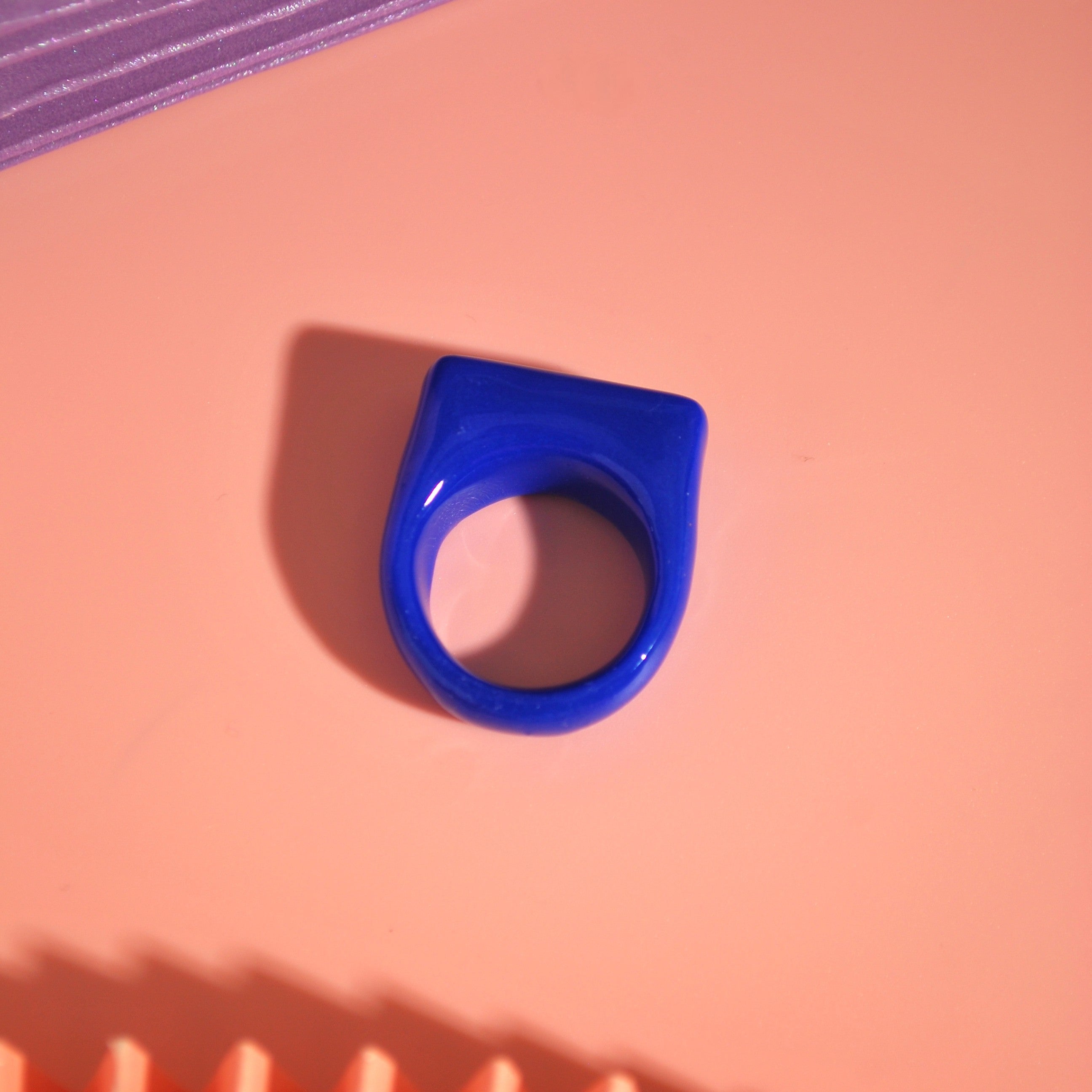 Statement-Ring in kräftigem Blau – handgefertigt aus Polymer Clay