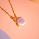 Handgemachte vergoldete Kette mit lila Anhänger aus Polymer Clay