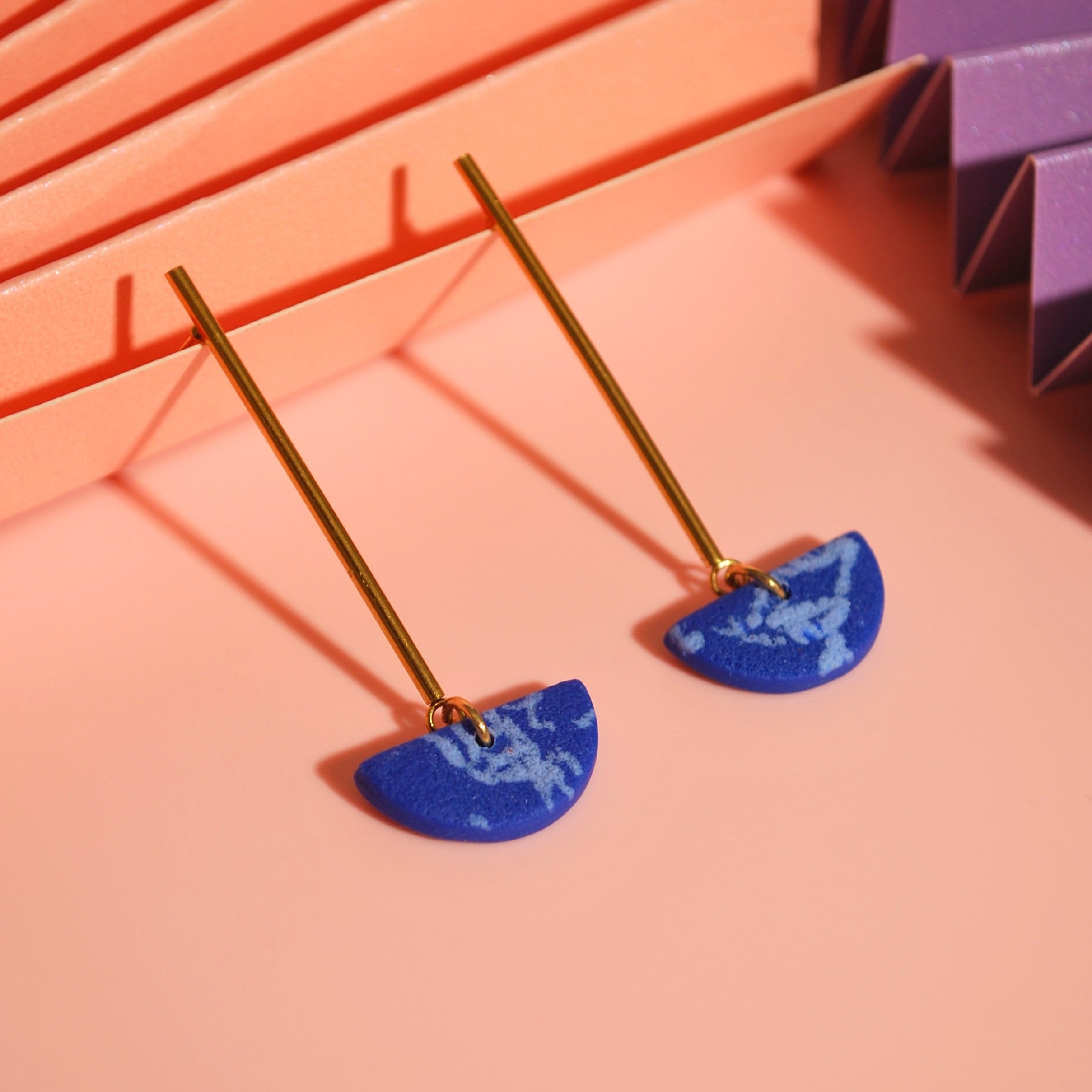 Vergoldete Design-Ohrringe mit Stabform – Modell Linda