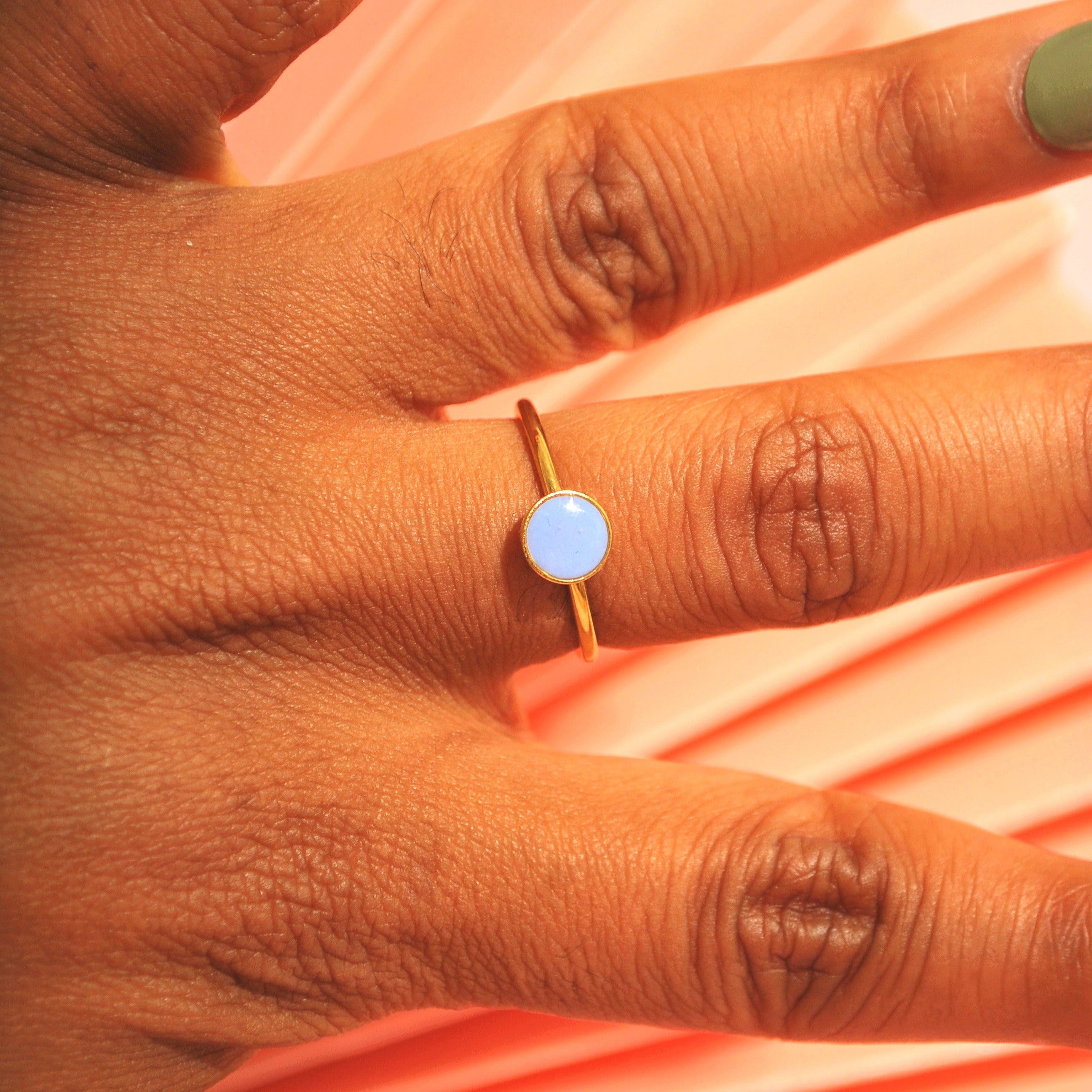 Verstellbarer Ring in Lavendel aus vergoldetem Edelstahl