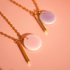 Detailaufnahme einer handmade Kette in Lavendel