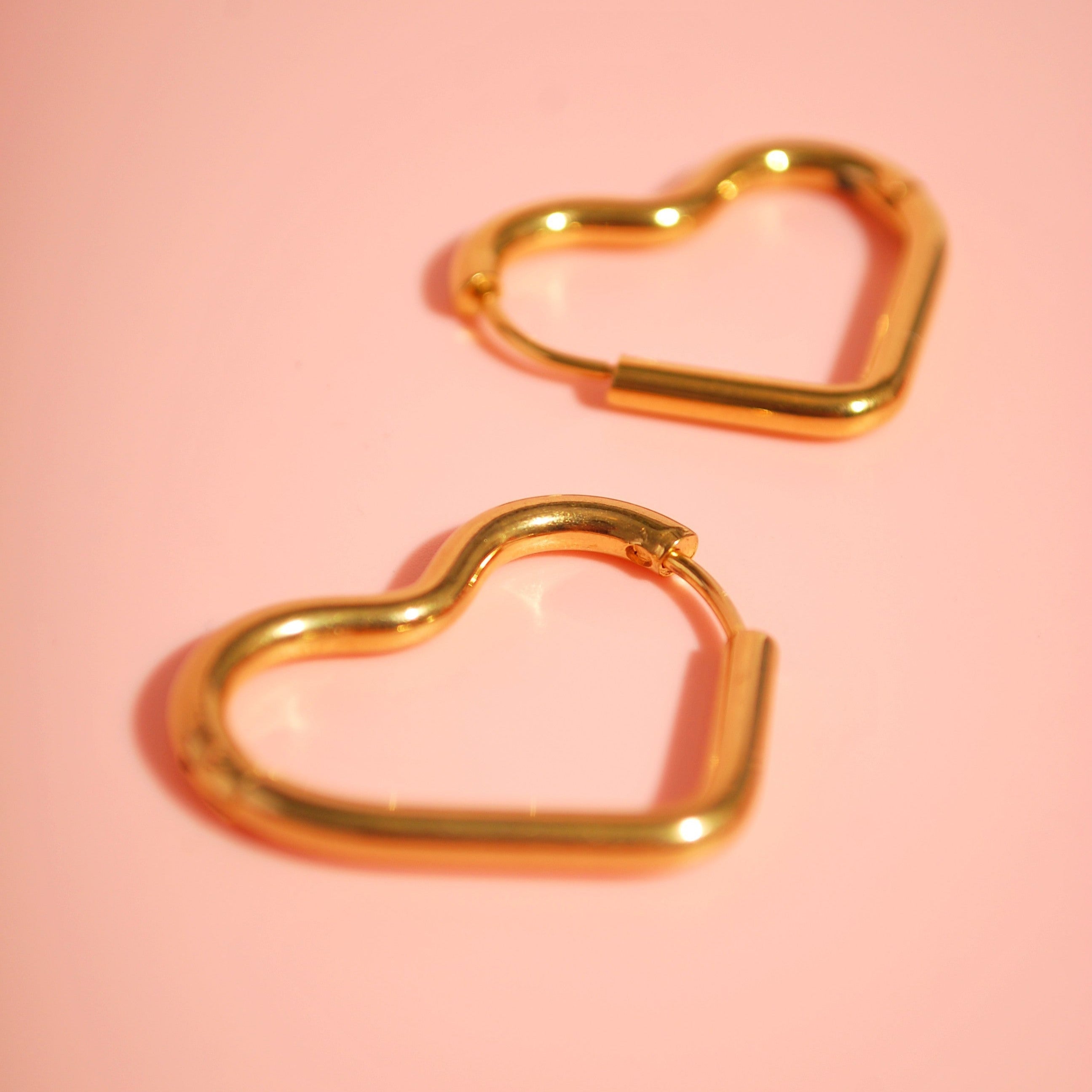 Herz-Creolen in 18K vergoldetem Edelstahl – Basic Kollektion