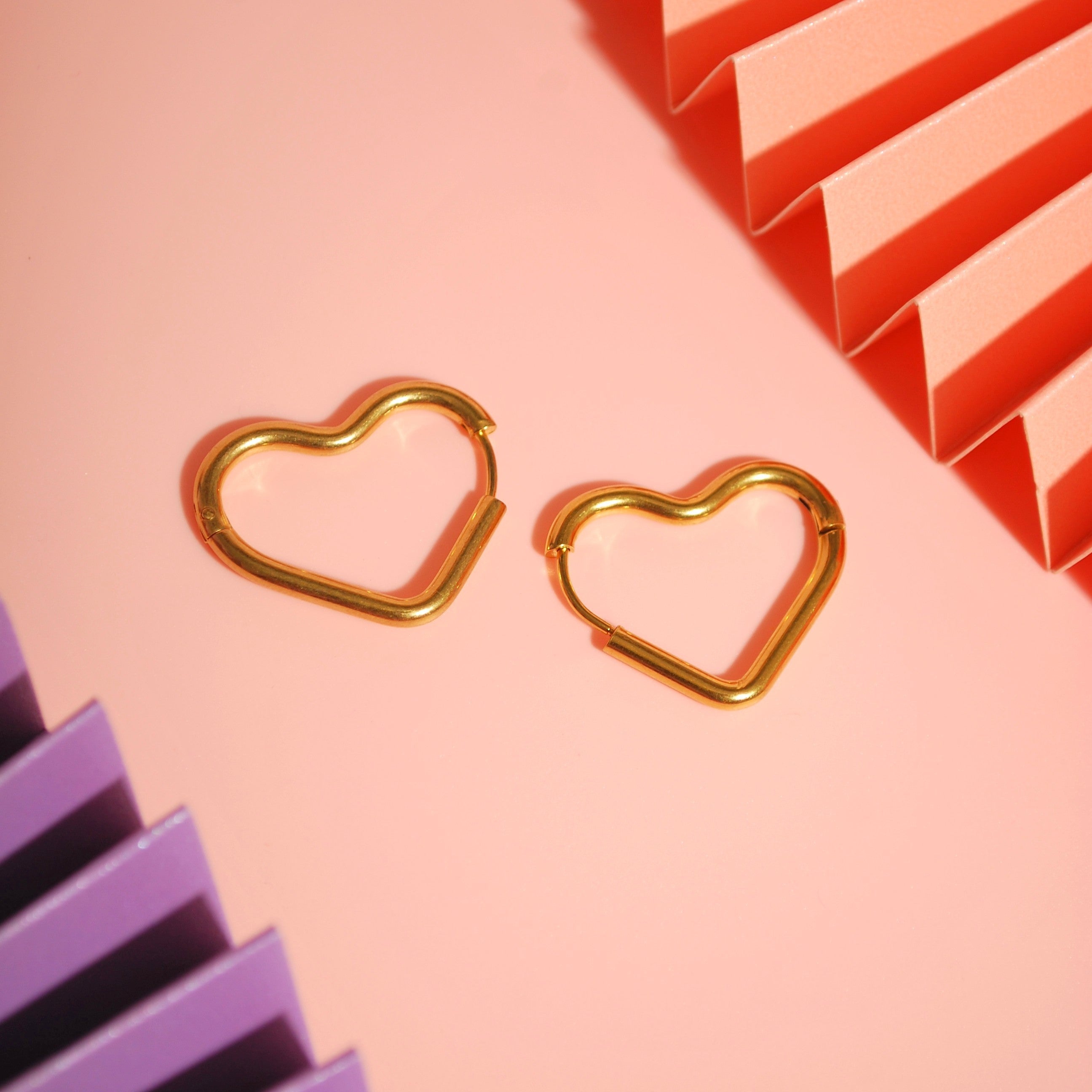 Vergoldete Herz-Creolen als zeitloser Ohrschmuck