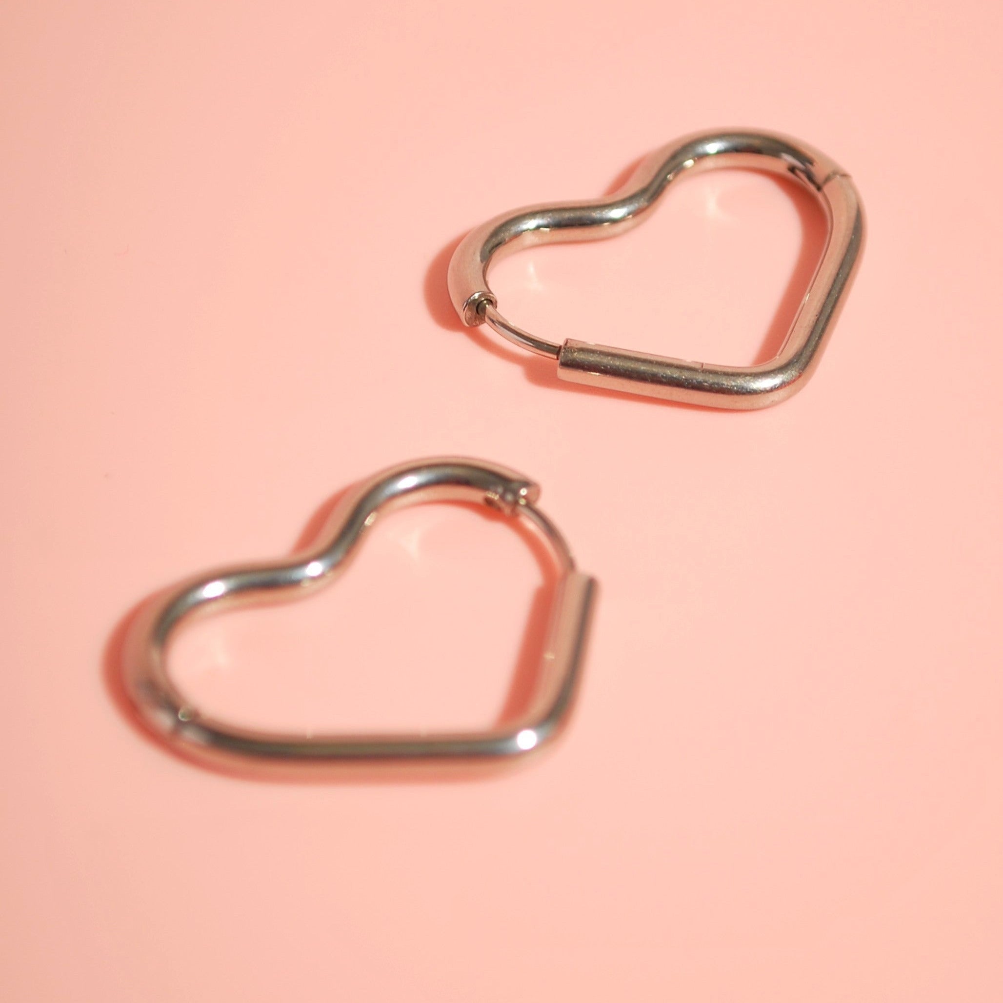 Minimalistische Silber Ohrringe in Herzform – Santoclay Basics