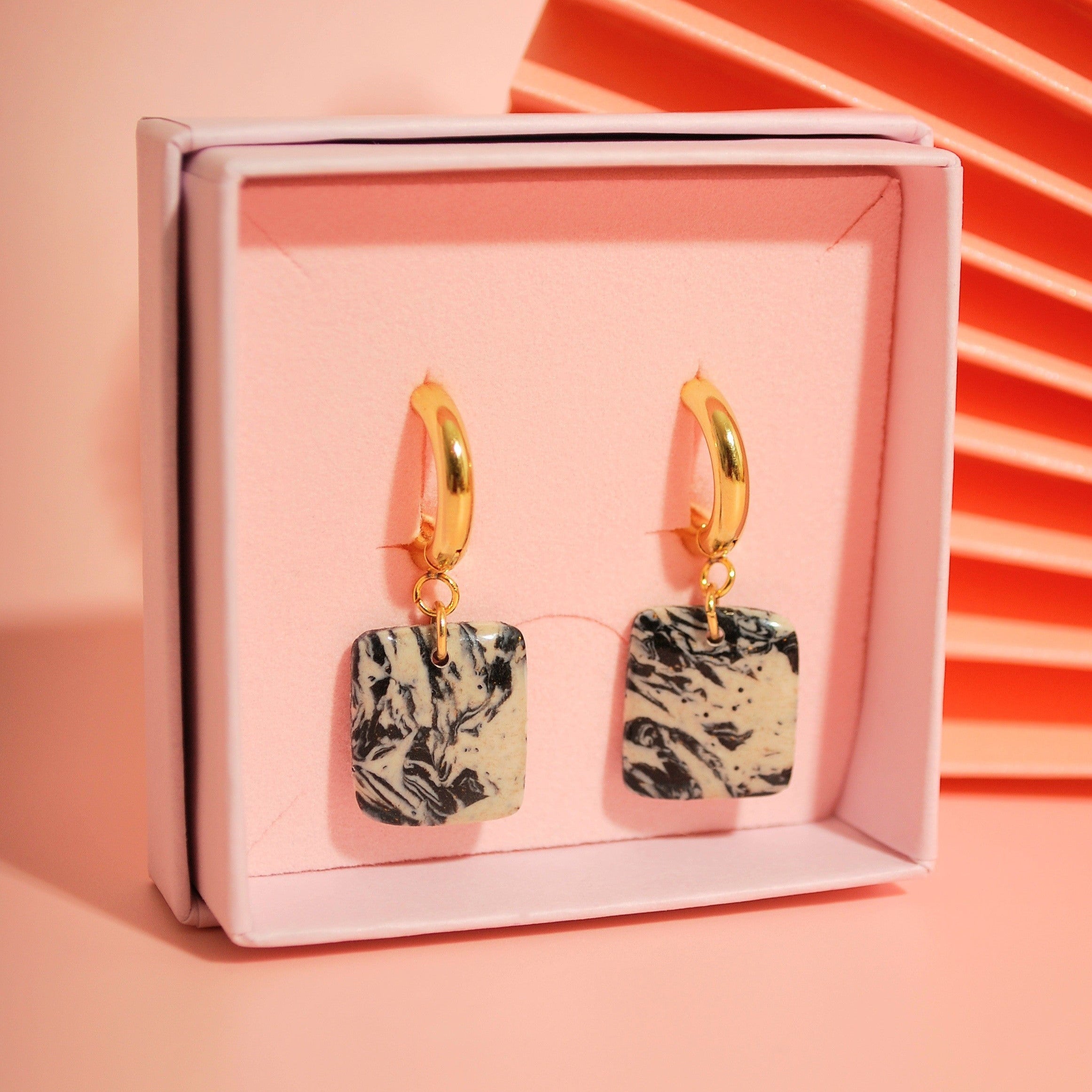 Handgemachte Creolen mit 24K Vergoldung im Schmuckbox