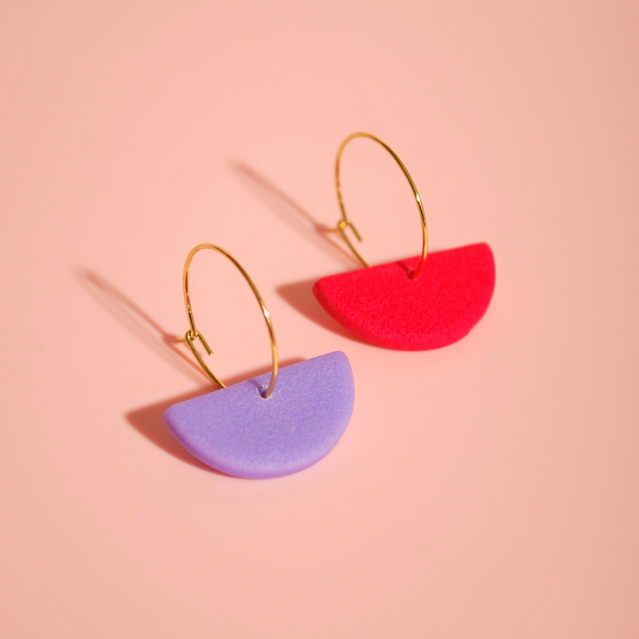 Bunte Creolen in Lila & Pink – handgefertigte Ohrringe mit Textur