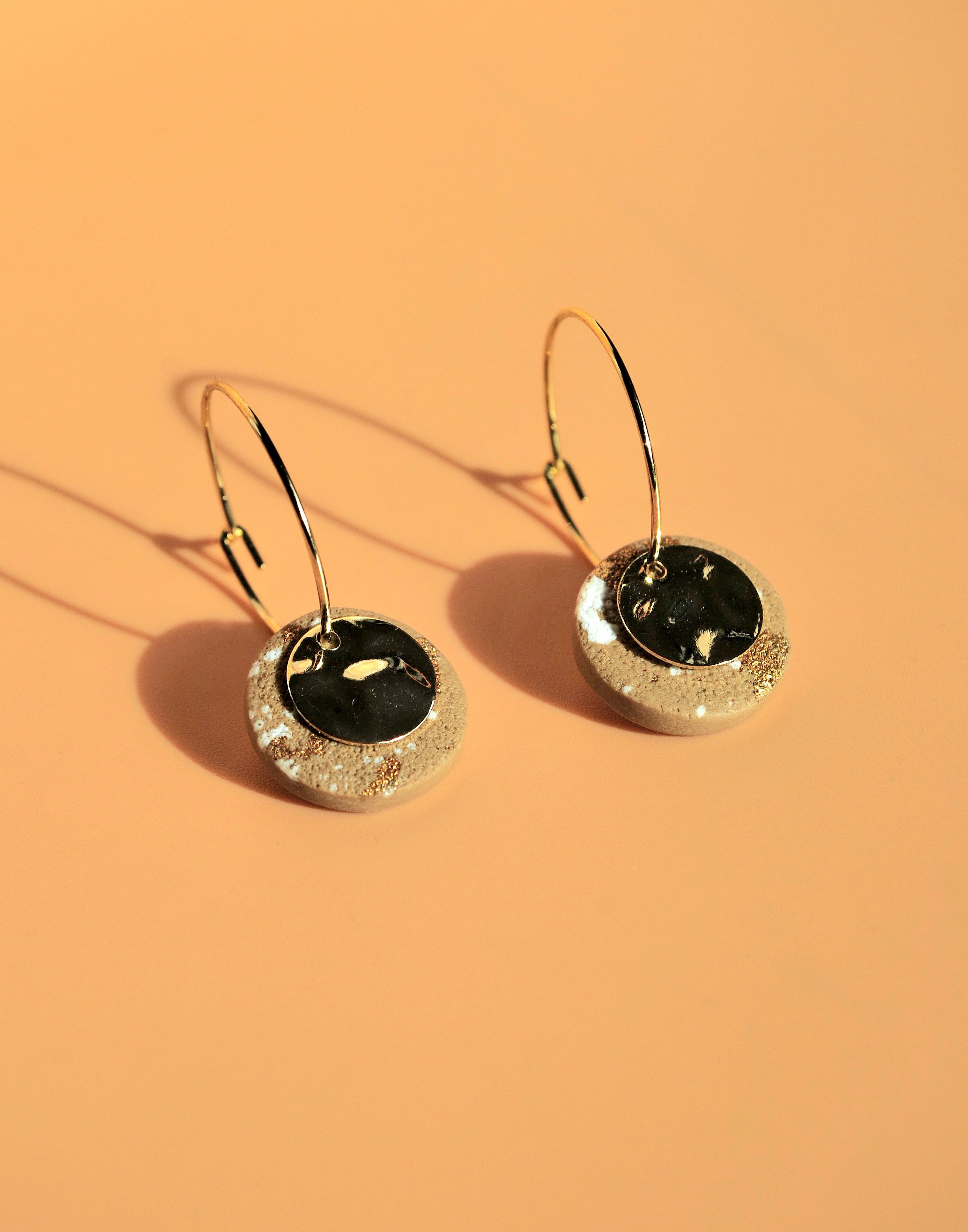 Karamell leichte Creolen aus vergoldetem Edelstahl – ideal für empfindliche Haut