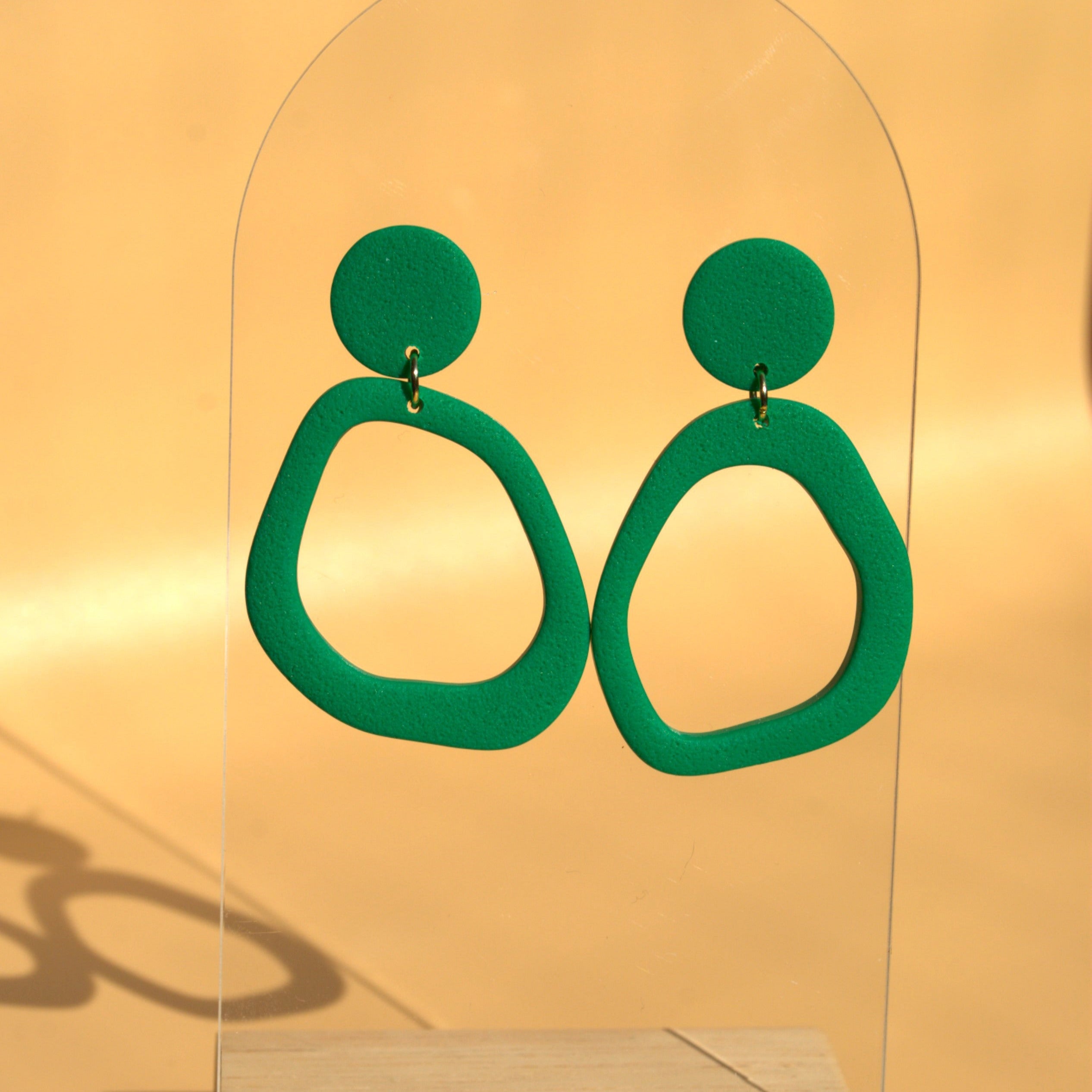 Handgemachte Ohrringe aus Polymer Clay – grün & leicht