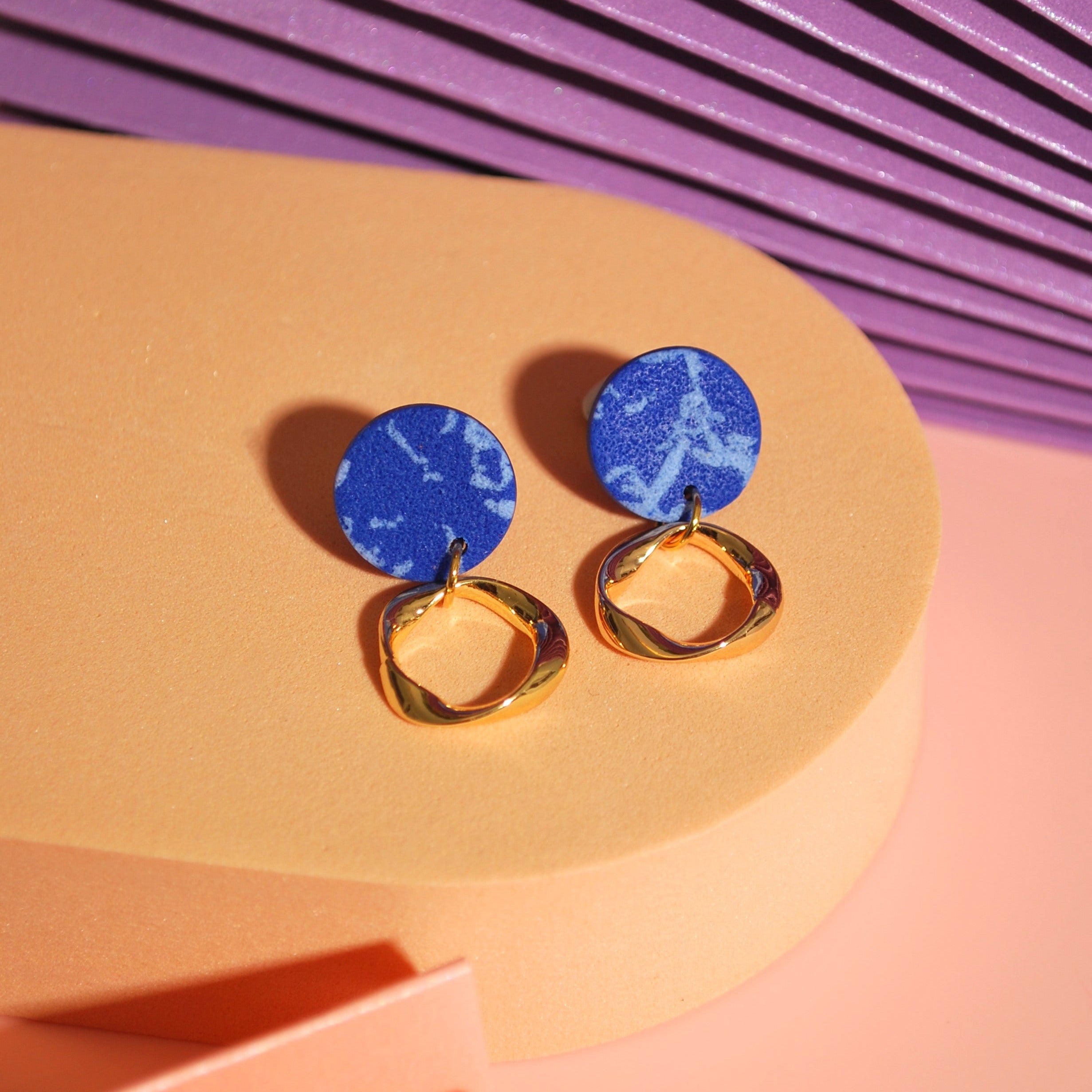 Vergoldete Ohrstecker mit Polymer Clay Anhänger – Modell Linda