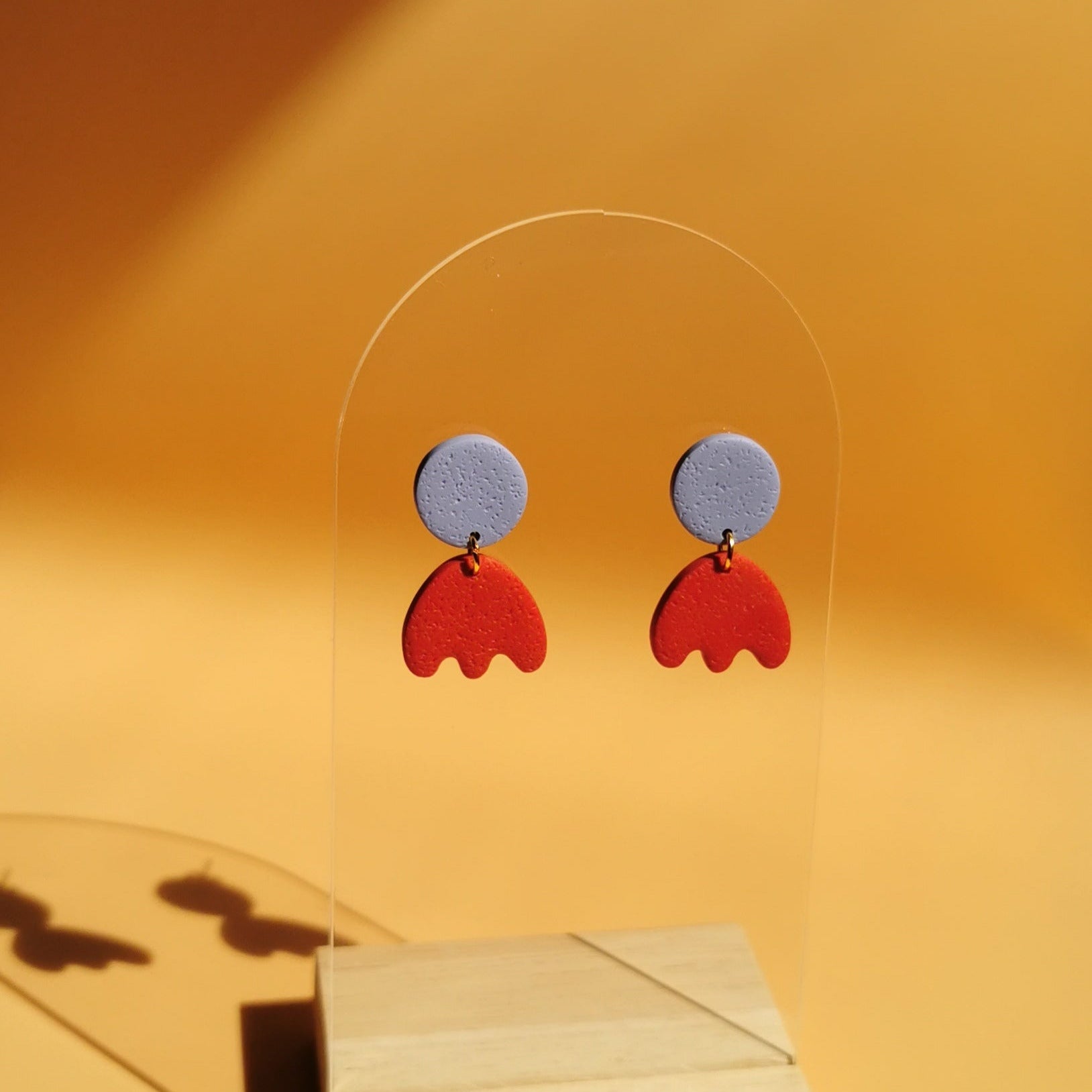 Ohrhänger aus Polymer Clay in kräftigen Farbtönen