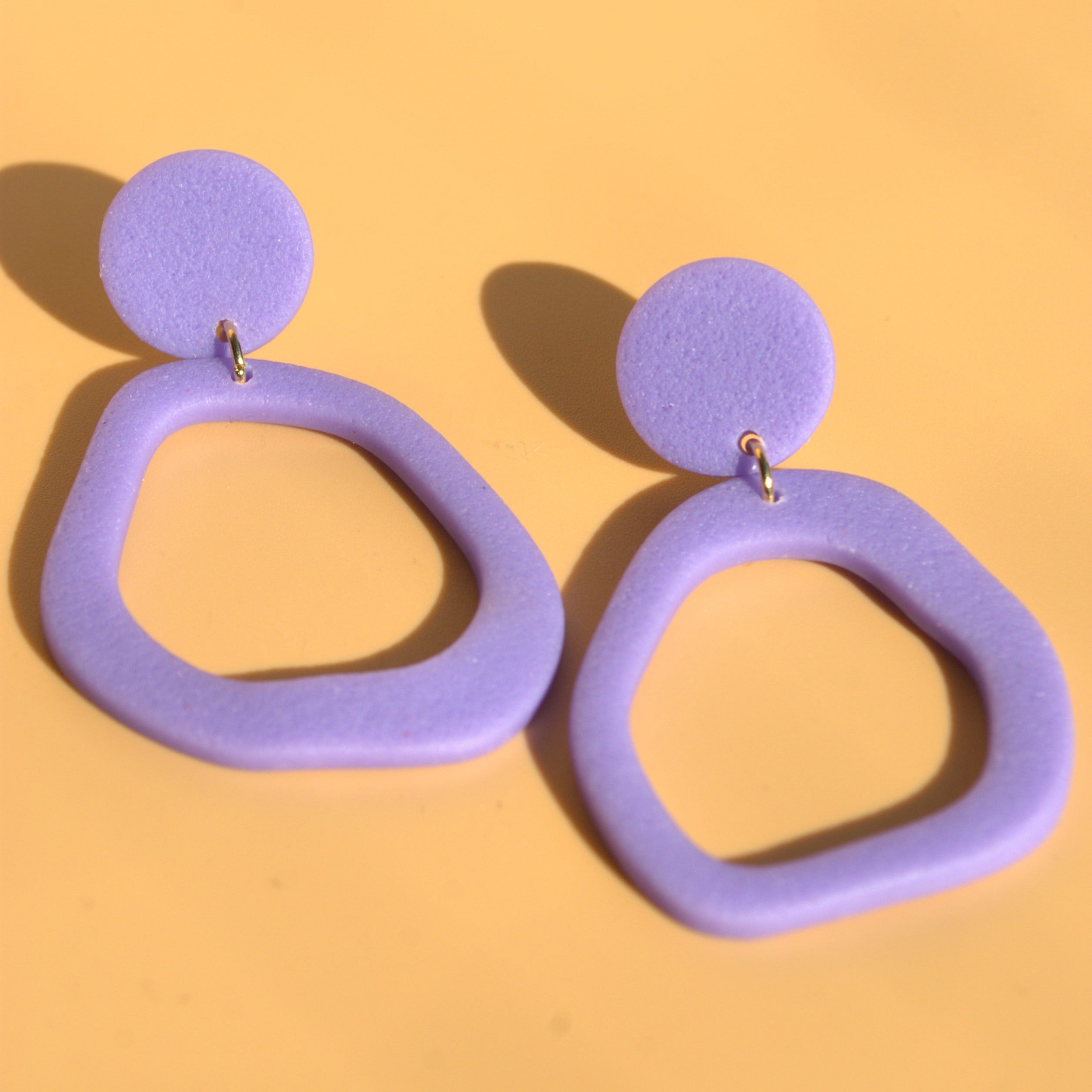 Santoclay Statement-Schmuck in leuchtendem Lila