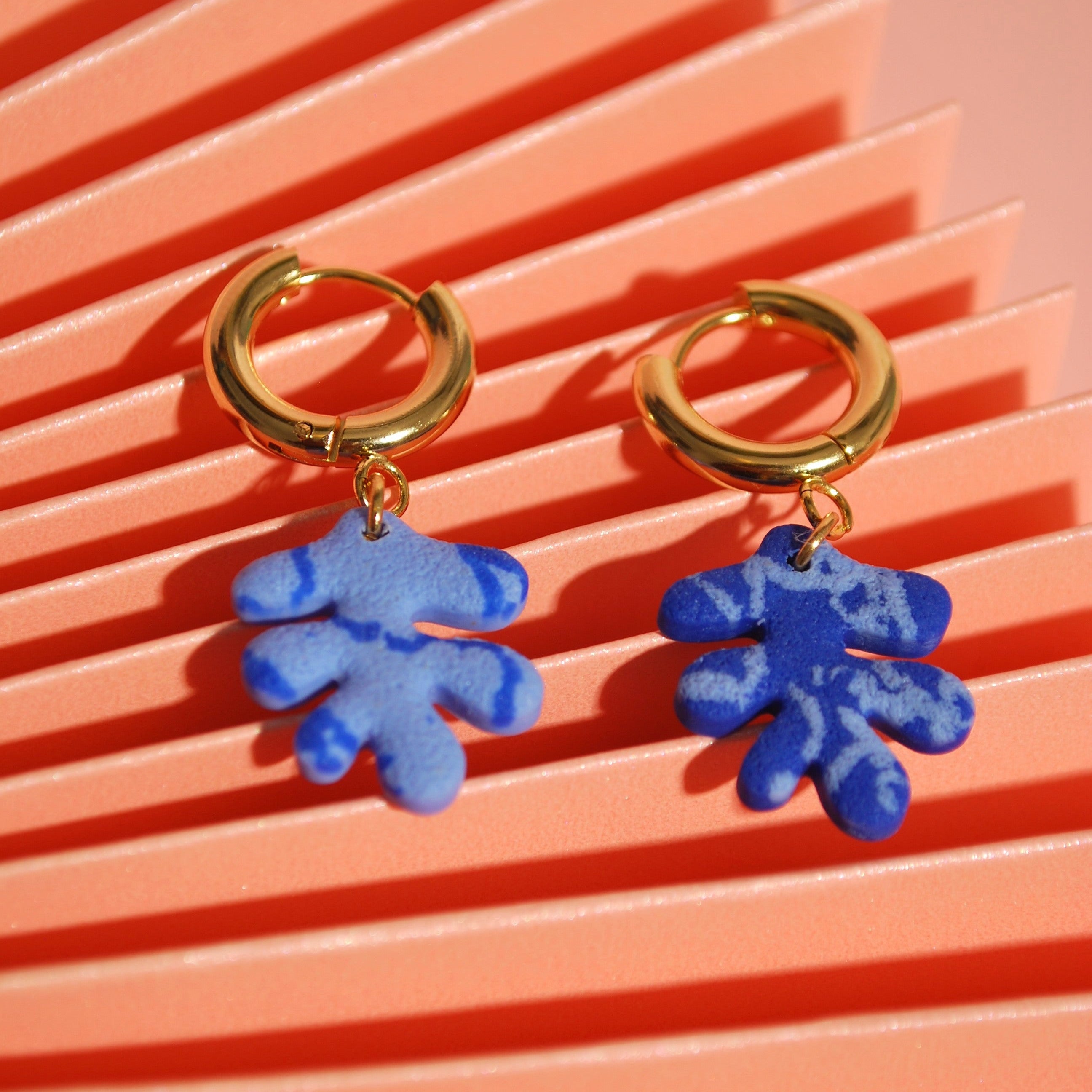 santoclay-linda-creolen-blau-hellblau-gold