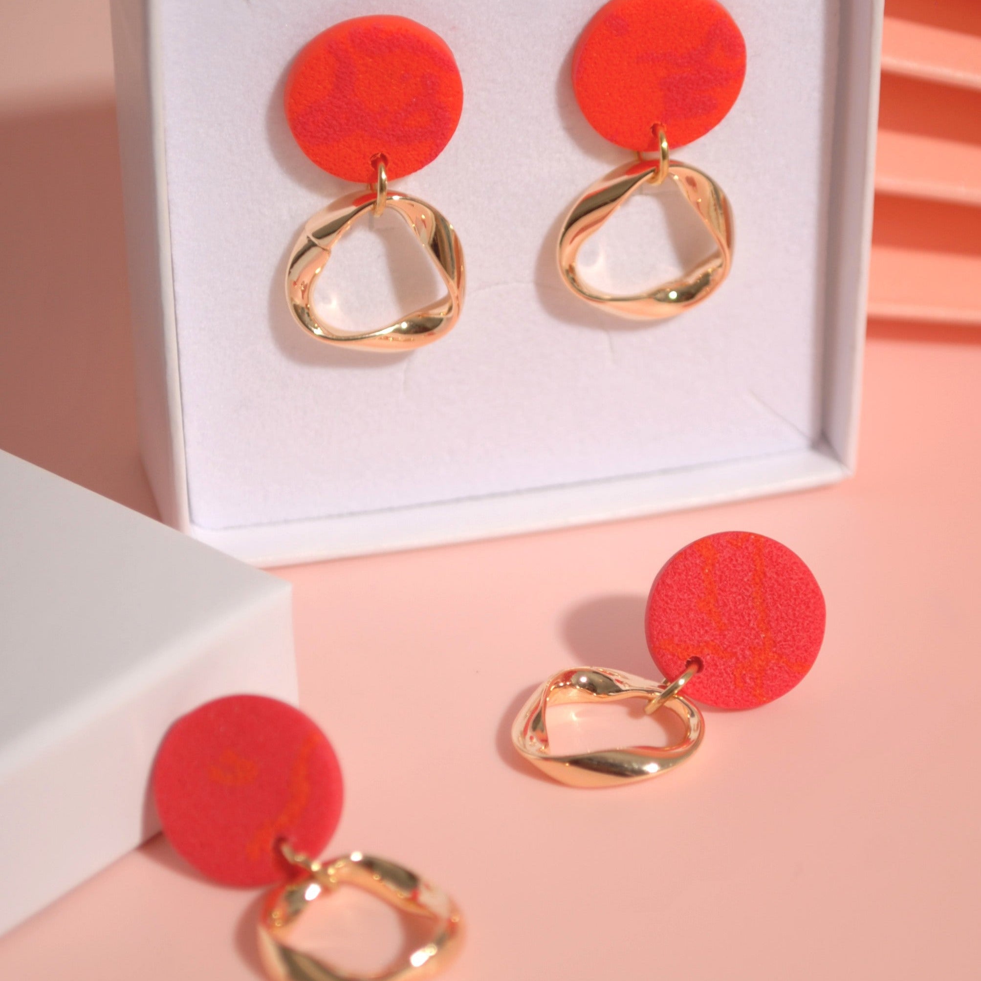 Linda – bunte Statement-Ohrstecker mit Schmuck-Box