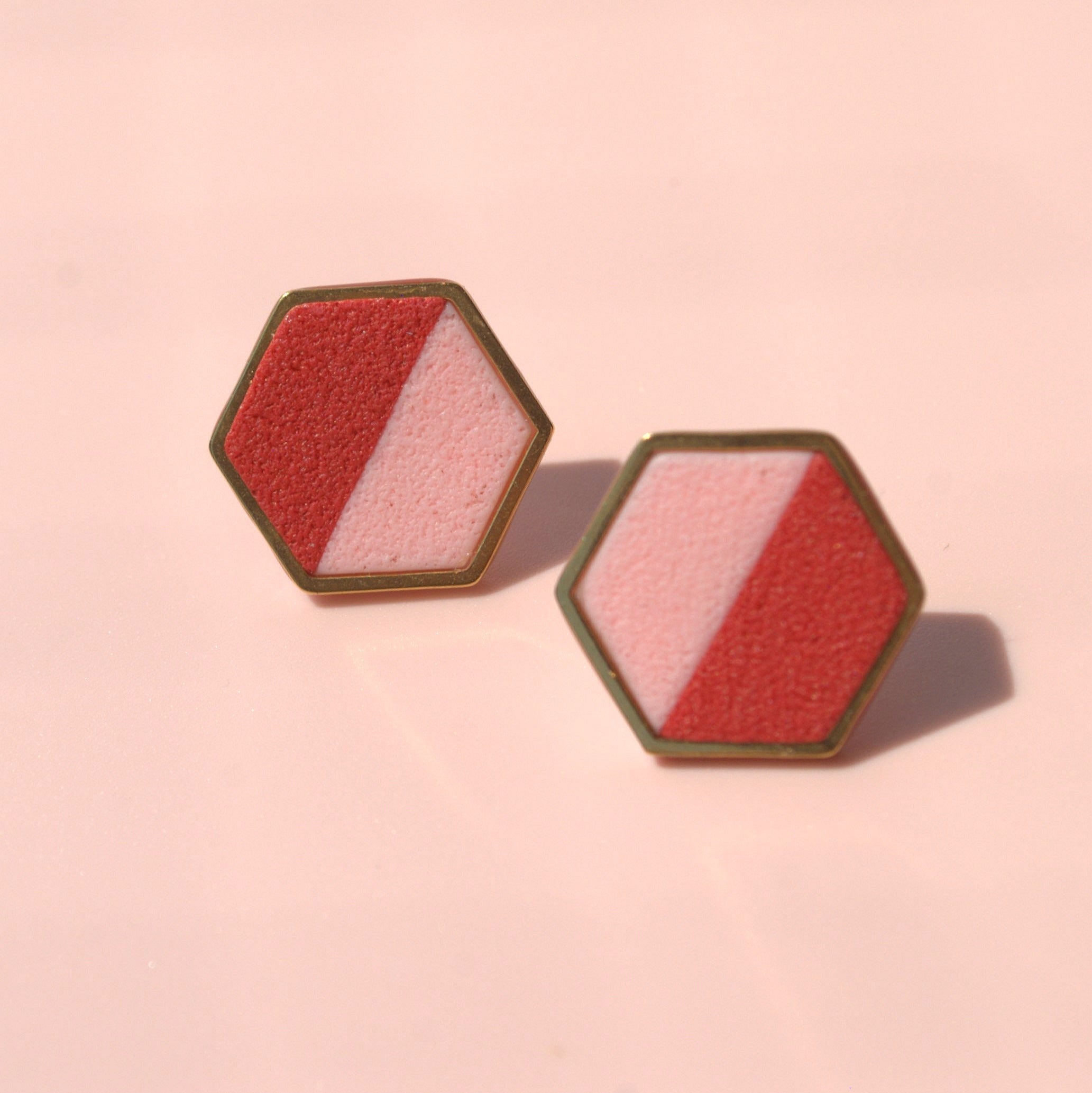 Mimi – sechseckige Ohrstecker aus 24K vergoldetem Chirurgenstahl