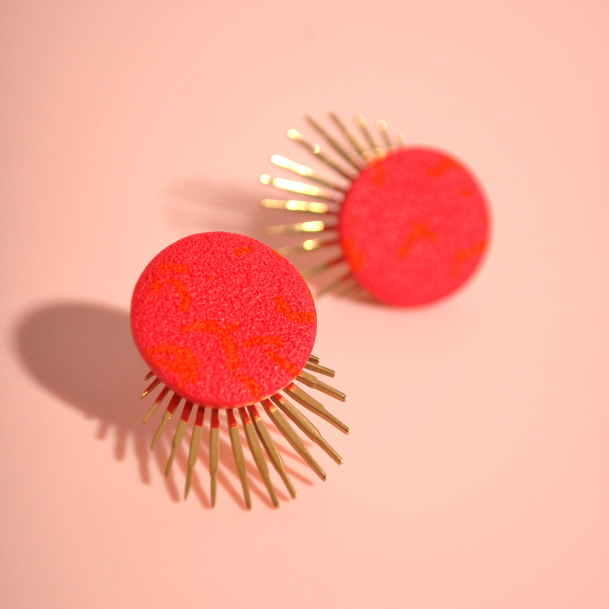 Handgemachte Statement-Ohrstecker – ideal für empfindliche Haut