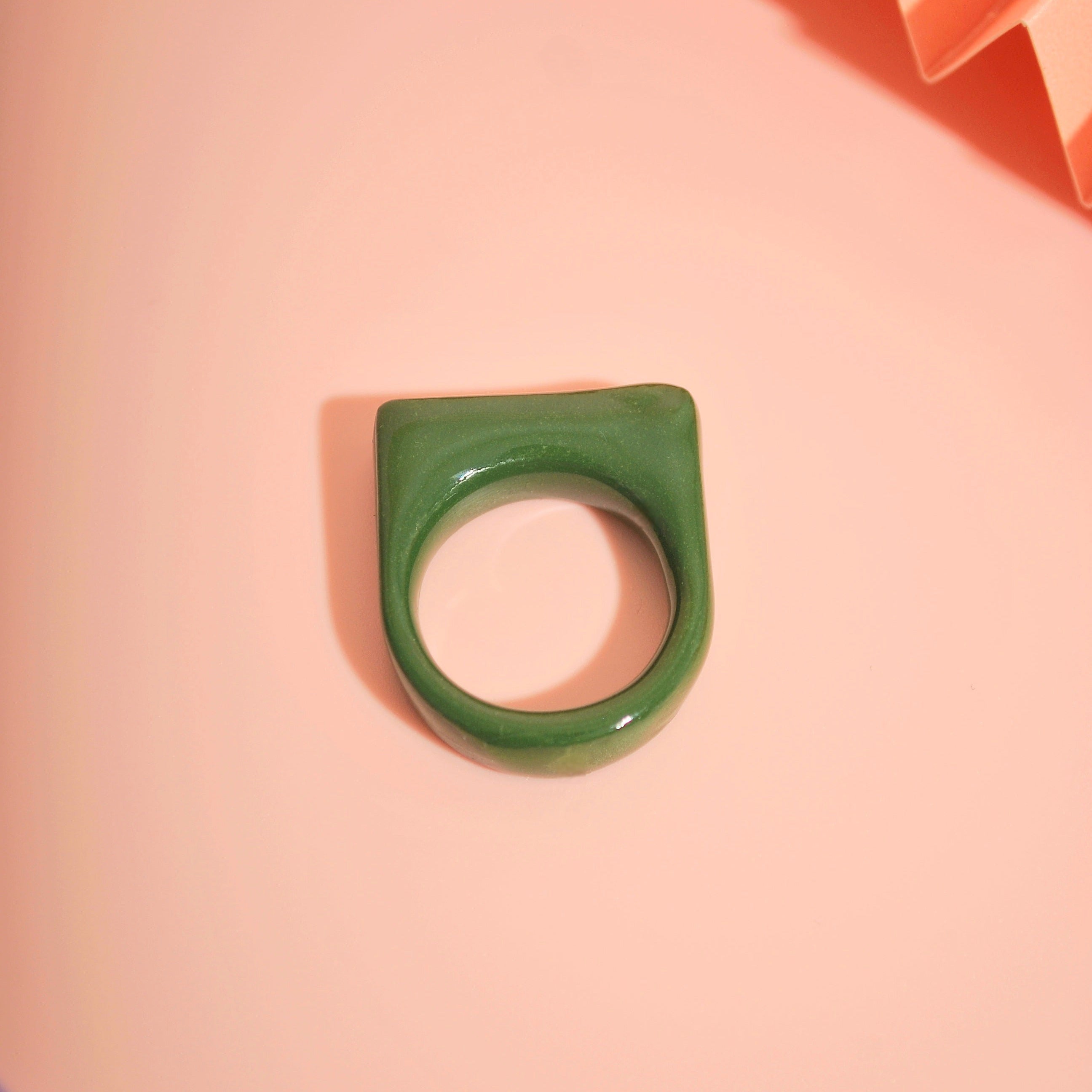 Bold Design Ring in Olivgrün, ideal für empfindliche Haut