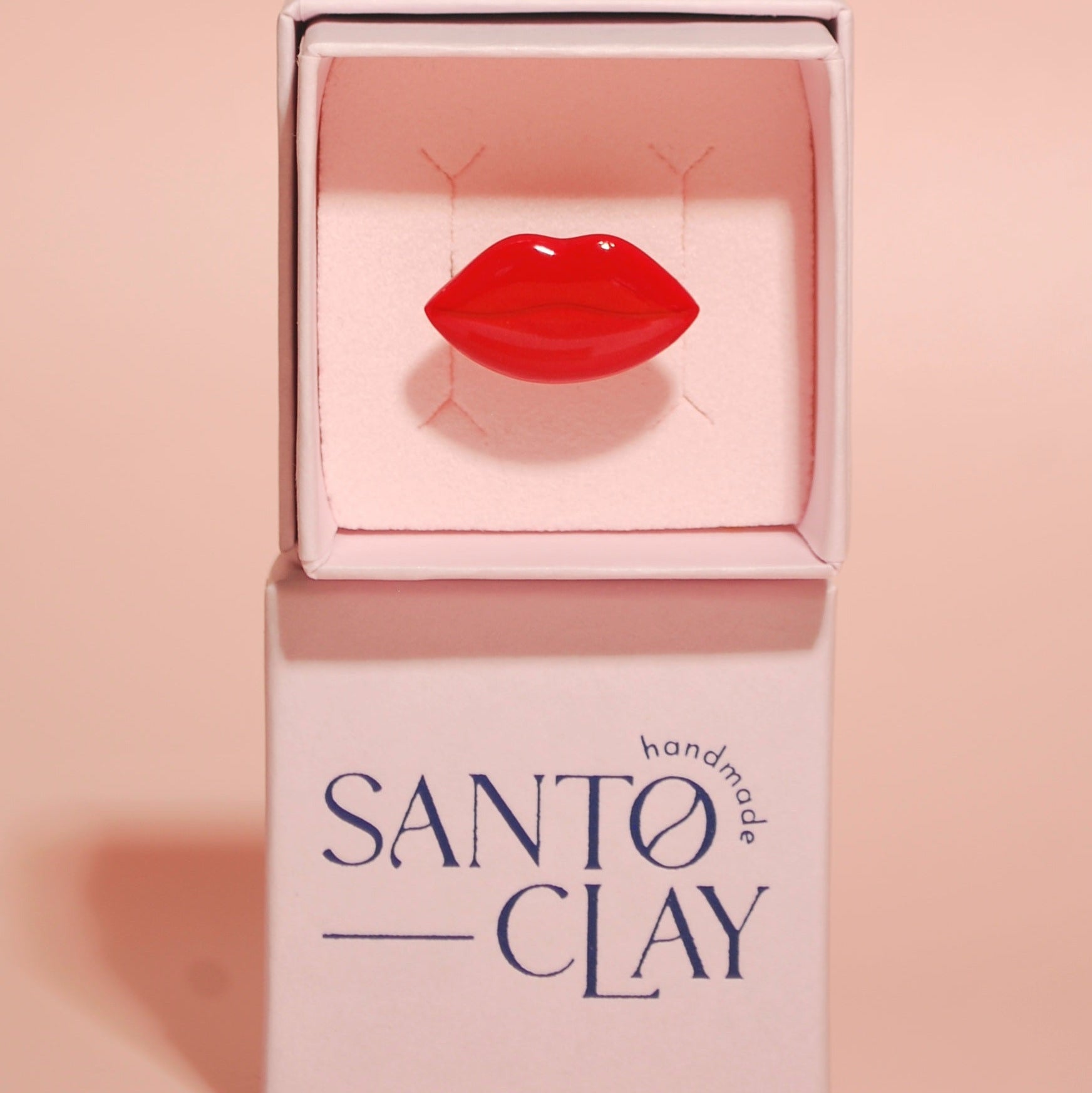 ring-statement-lippenform-rot-schmuckbox