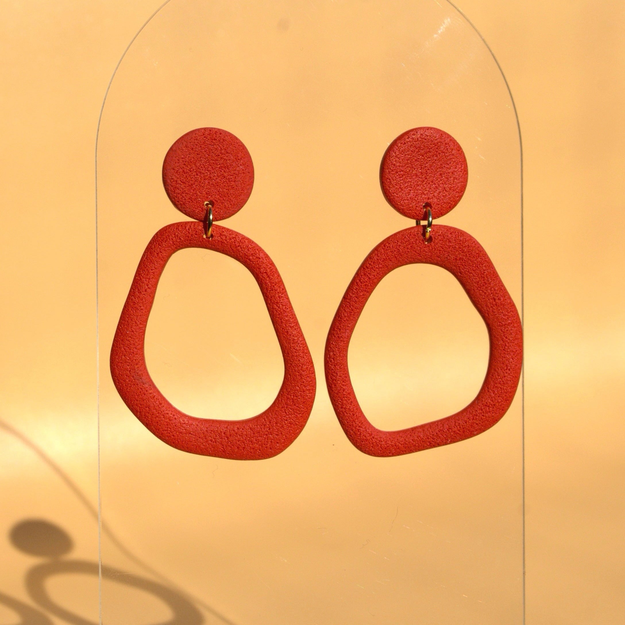 Rote Statement-Ohrringe für empfindliche Haut – handmade