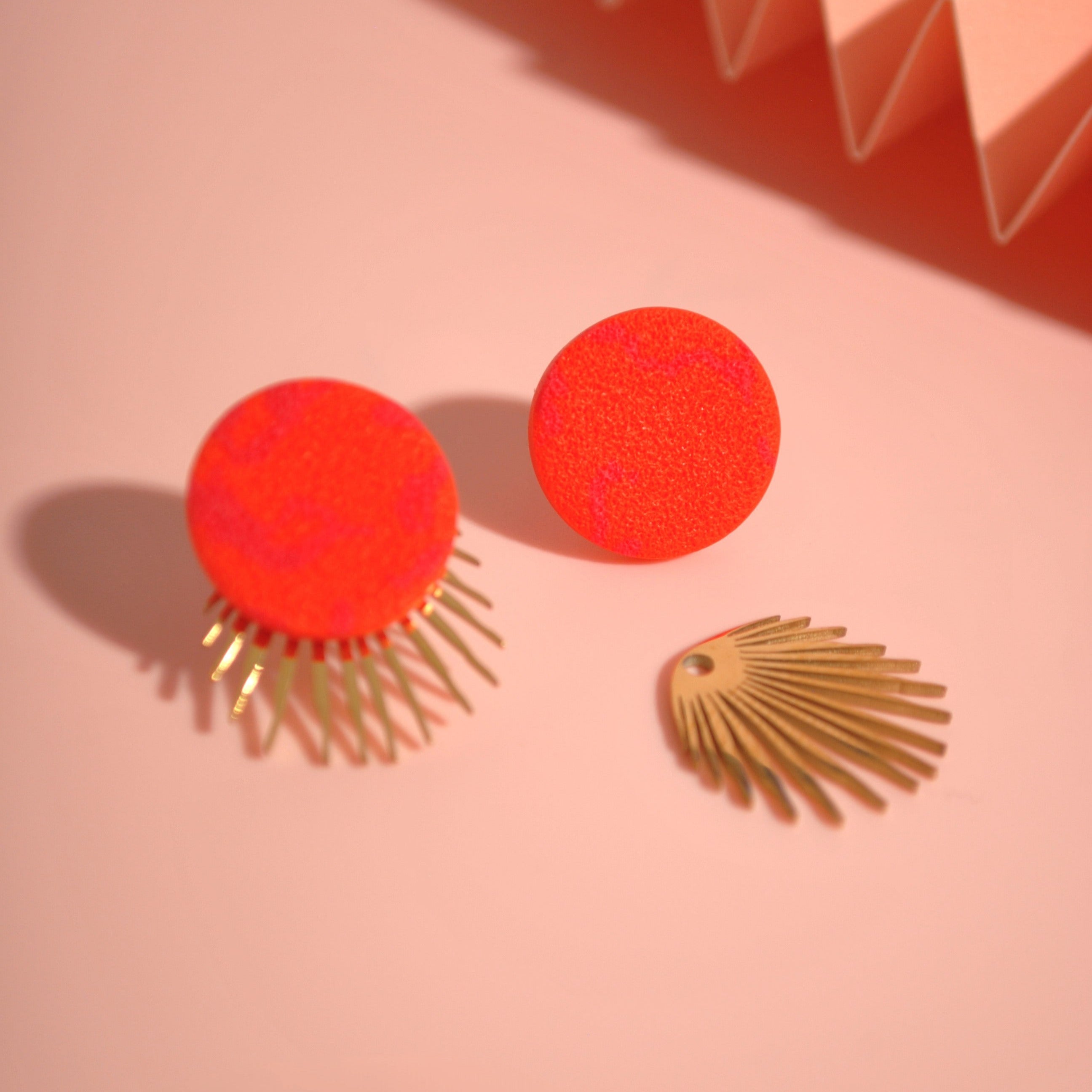 Bunte Ohrringe mit Struktur – handmade in München - 24K vergoldet