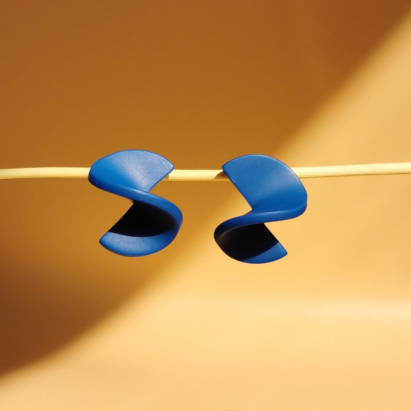 uffällige Ohrstecker aus leichtem Material – perfekt für jeden Tag