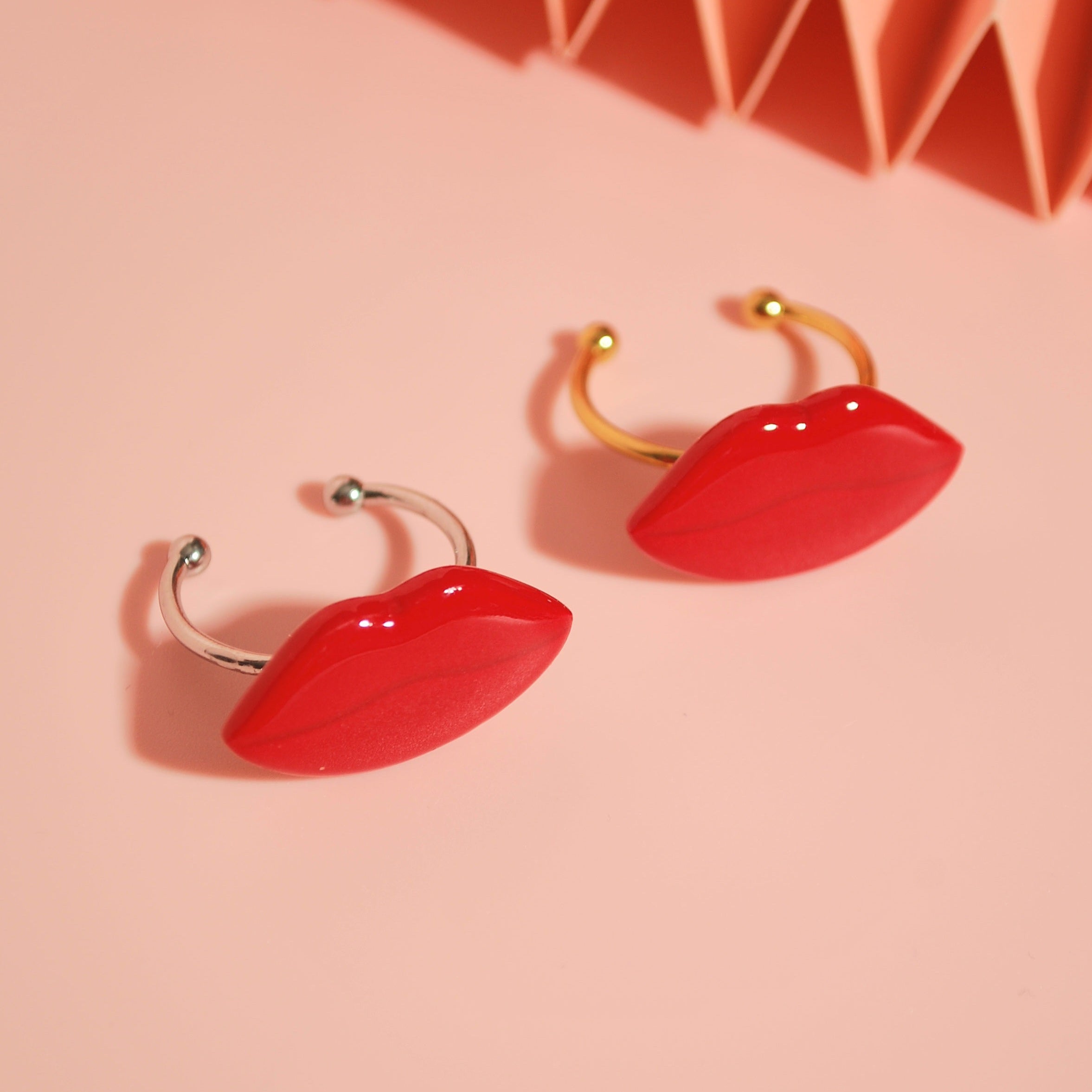 santoclay-red-kiss-ring-lippenform-rot-silber-gold