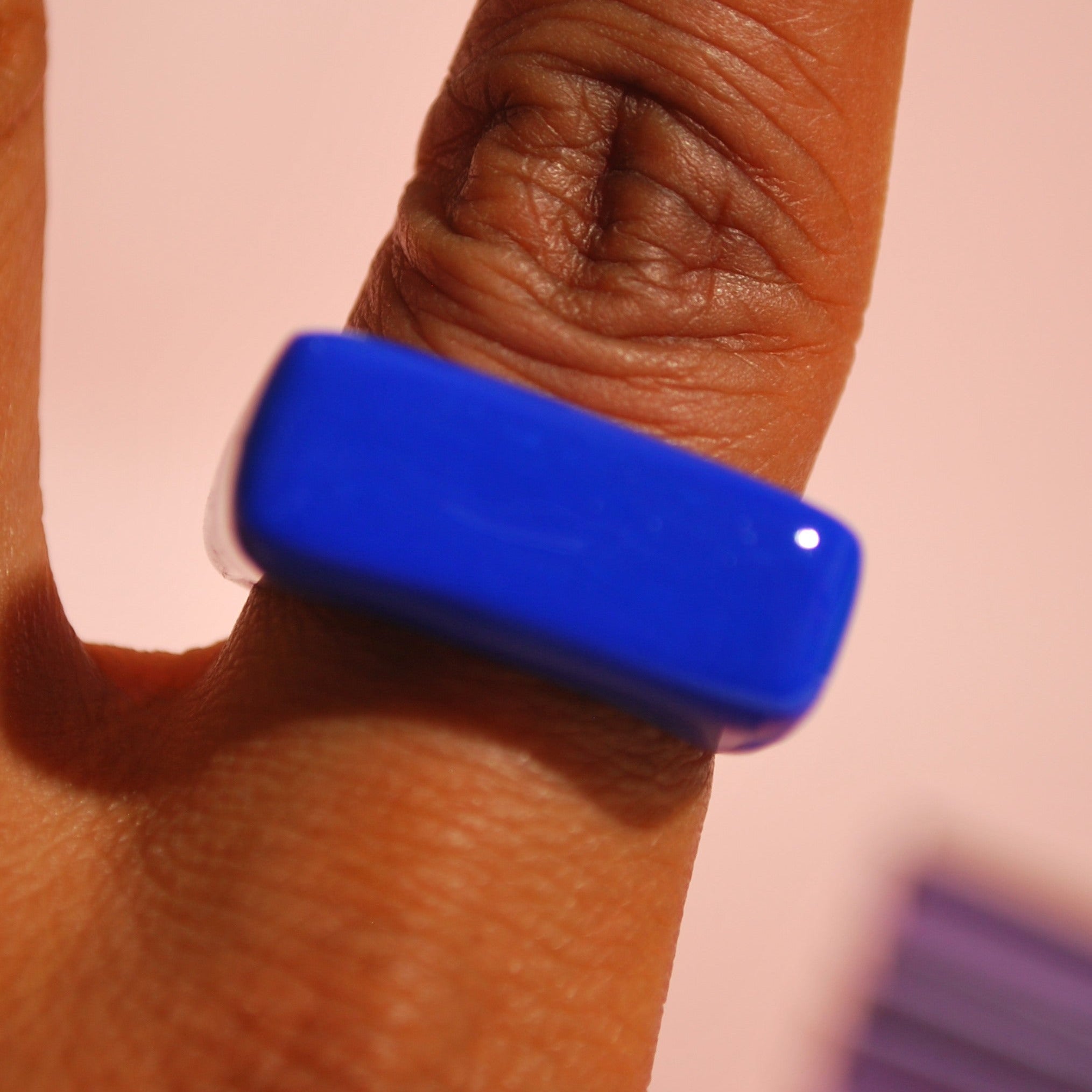 Modernes Design – eckiger Fingerring aus handgearbeitetem Polymer Clay