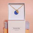 Vergoldete Halskette mit Polymer Clay Anhänger in Blau