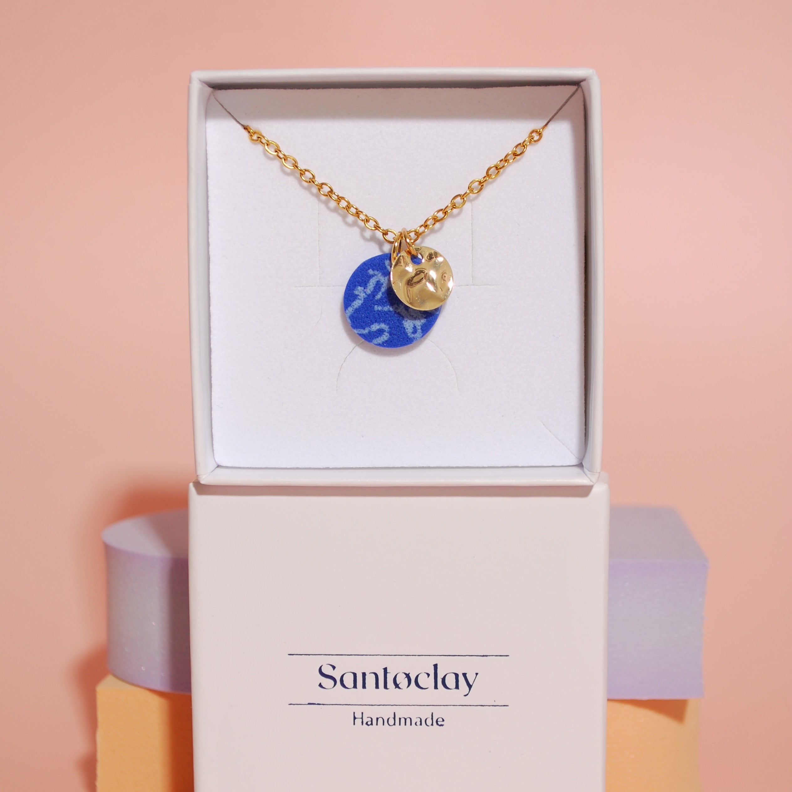 Vergoldete Halskette mit Polymer Clay Anhänger in Blau