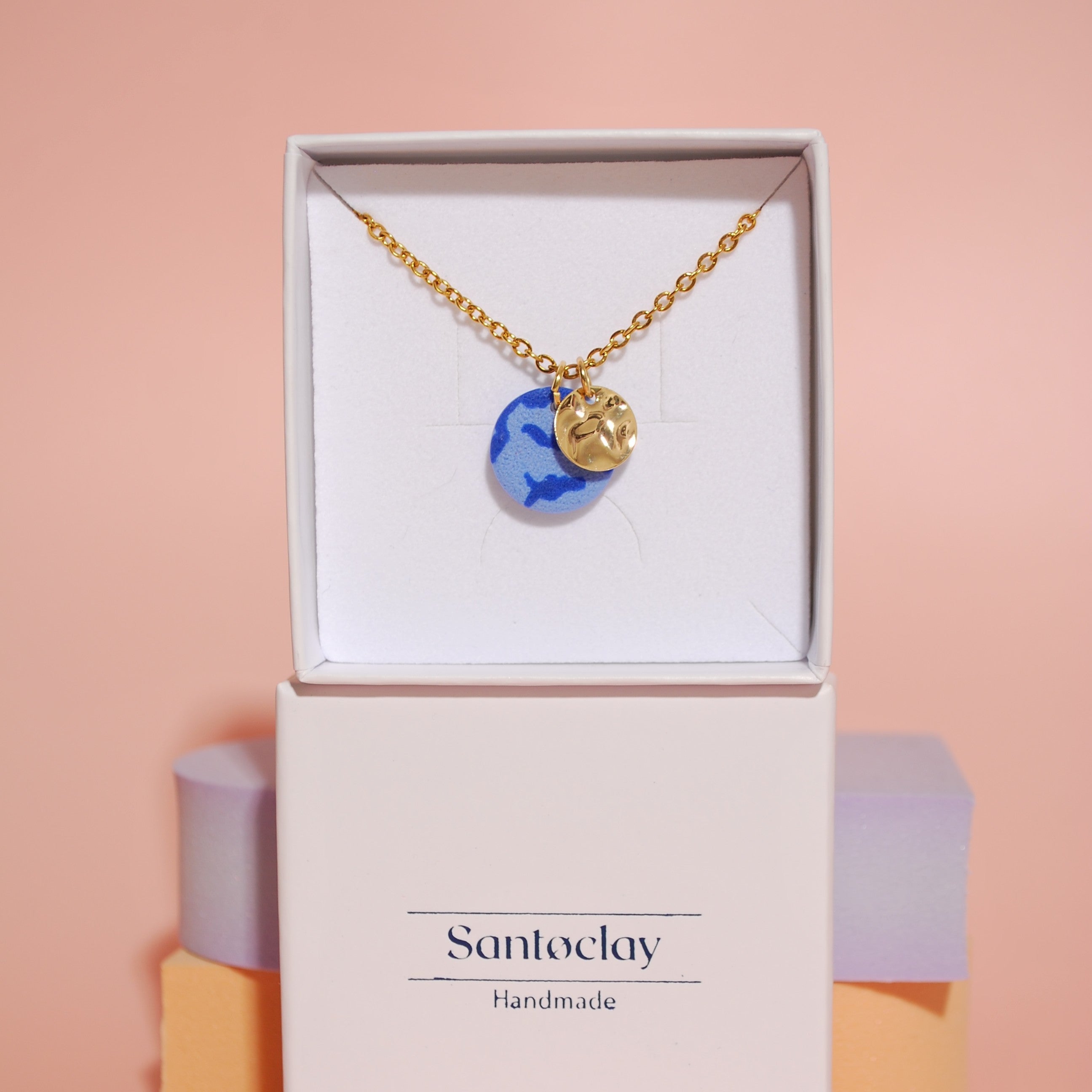 Statement-Kette in Hellblau – federleicht & hautfreundlich