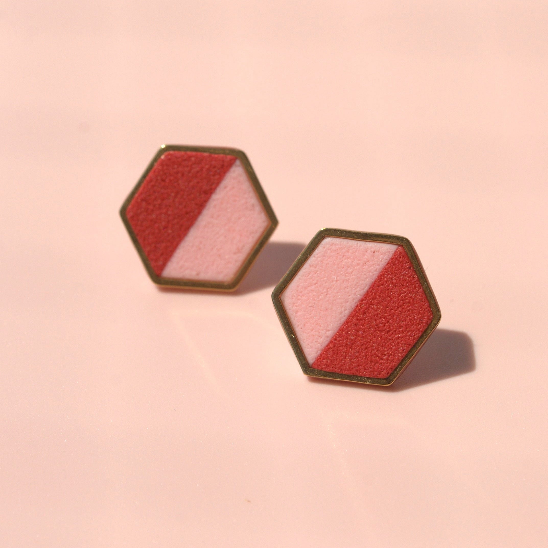 Vergoldete Stecker in klarer Form – ideal für empfindliche Haut