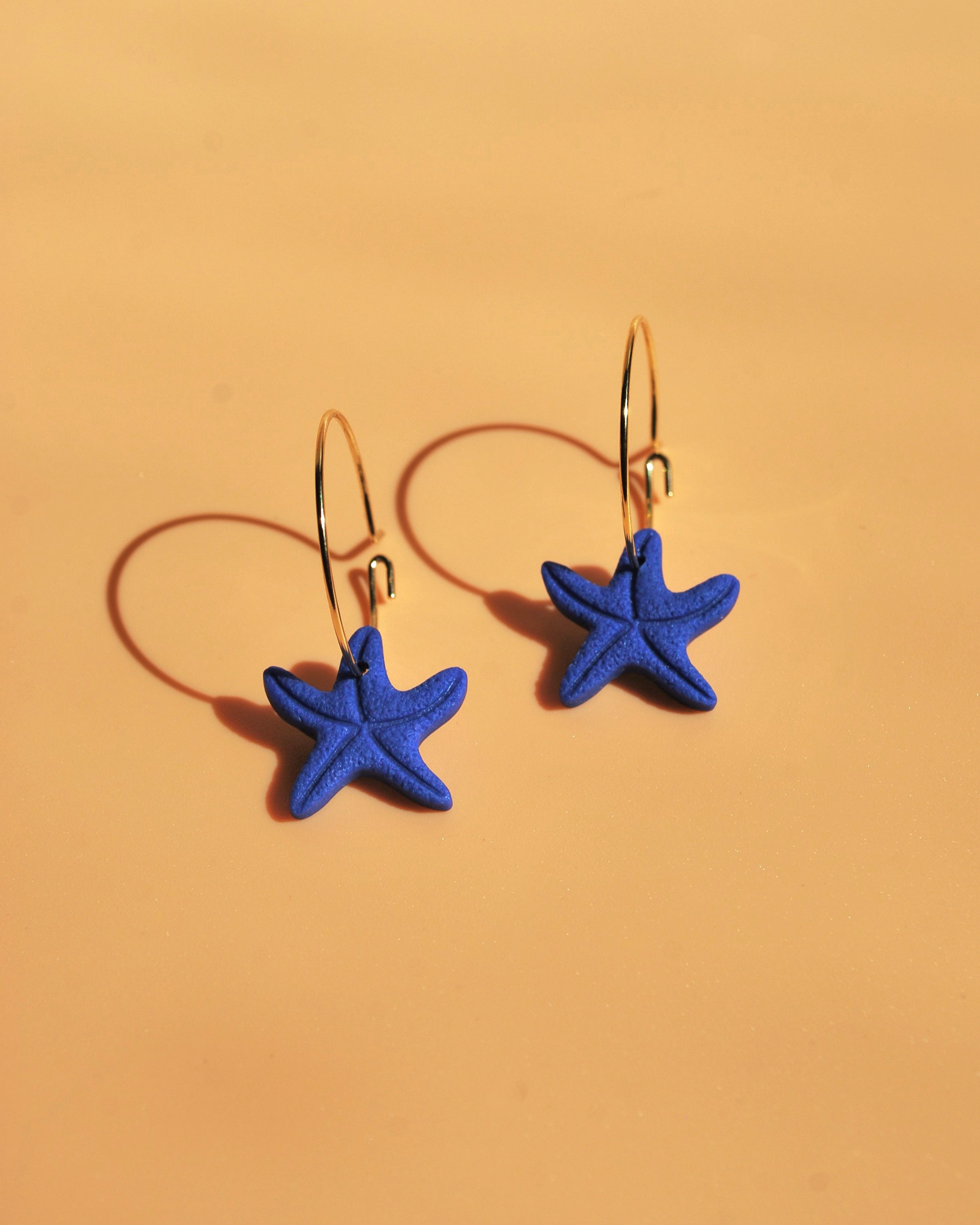 Vergoldete Creolen mit Seestern – eleganter Sommerschmuck