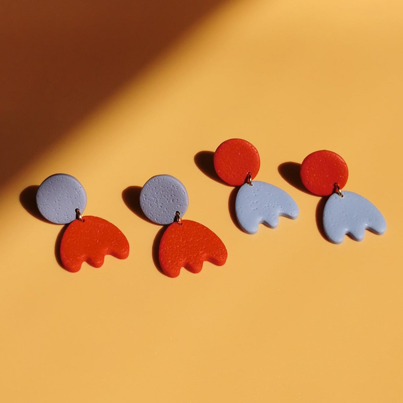 Lena Statement-Ohrringe in Lavendel & Rot mit 24K Vergoldung