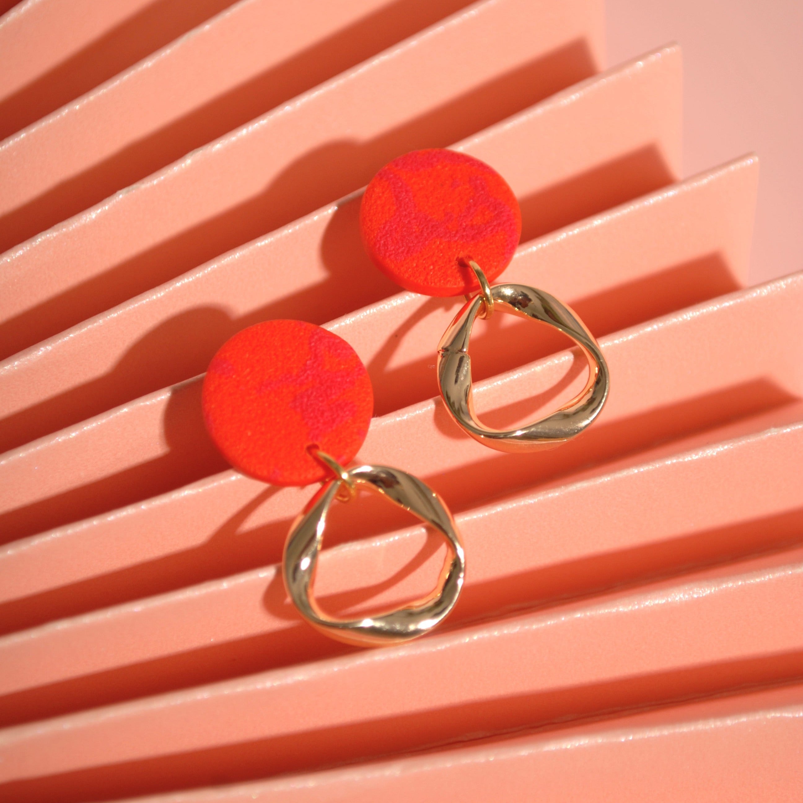 Statement-Ohrringe mit 24K vergoldetem Chirurgenstahl