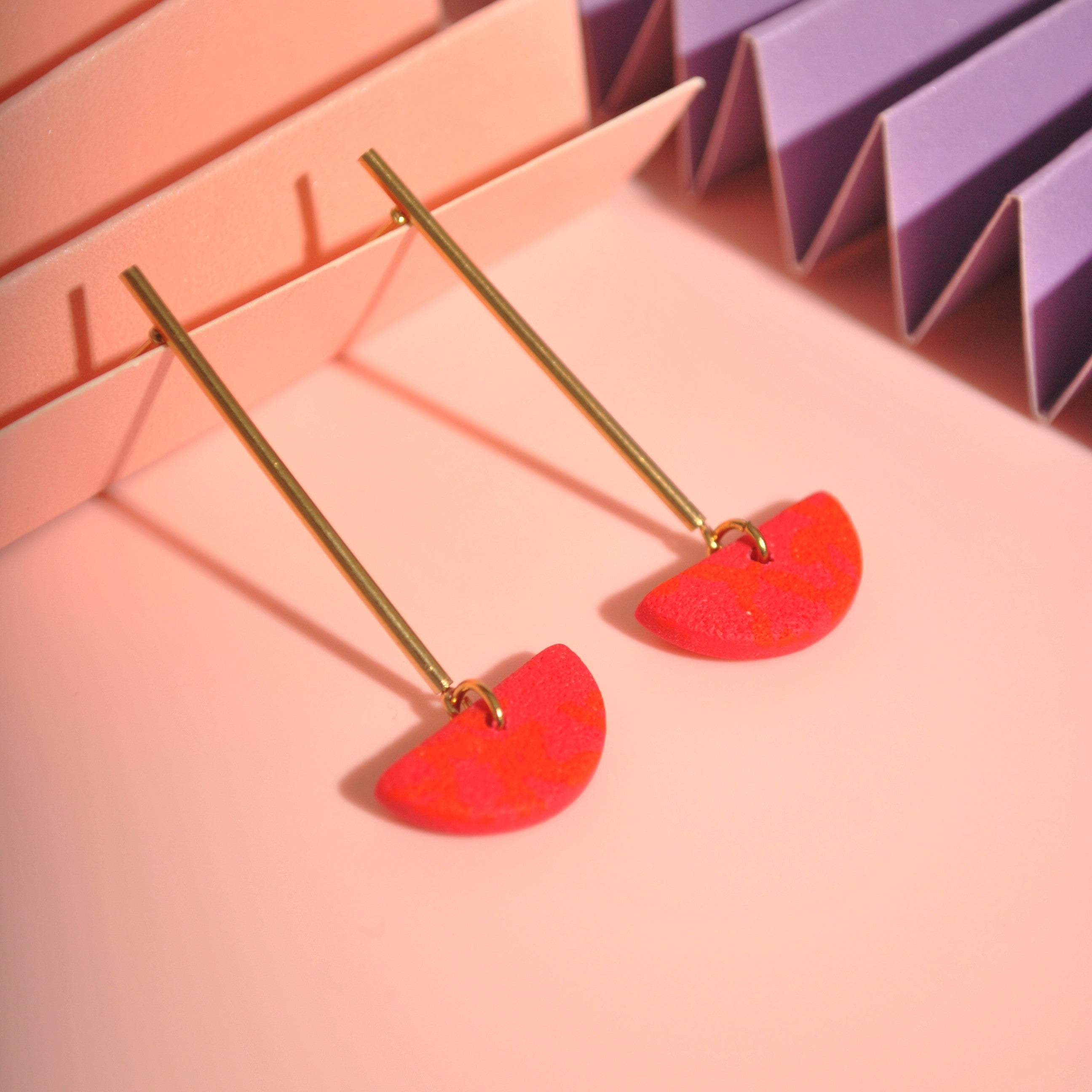 Langer Ohrschmuck in Pink– ideal für empfindliche Ohren