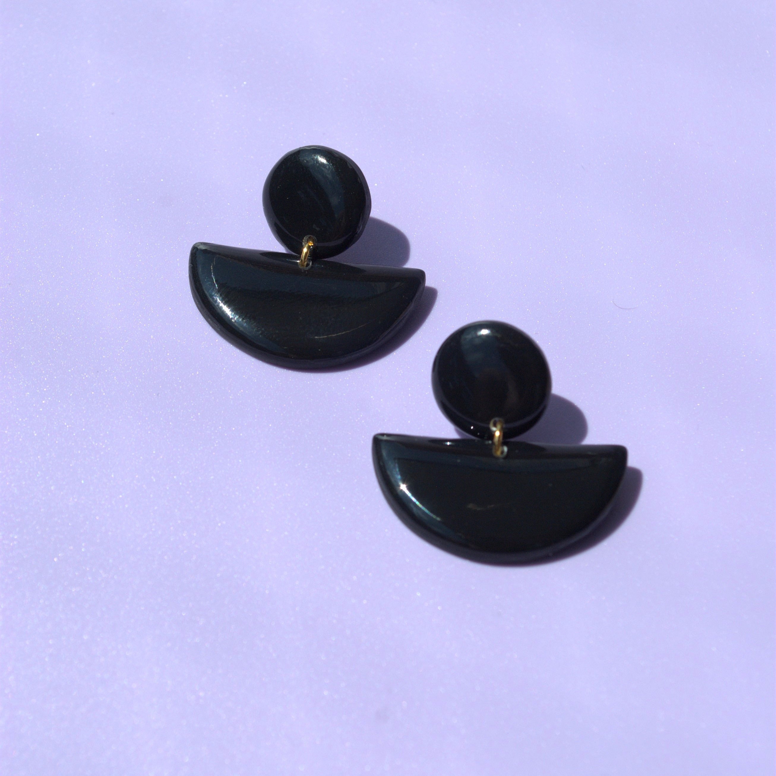 Cindy – schwarze Retro-Ohrringe mit 24K Vergoldung
