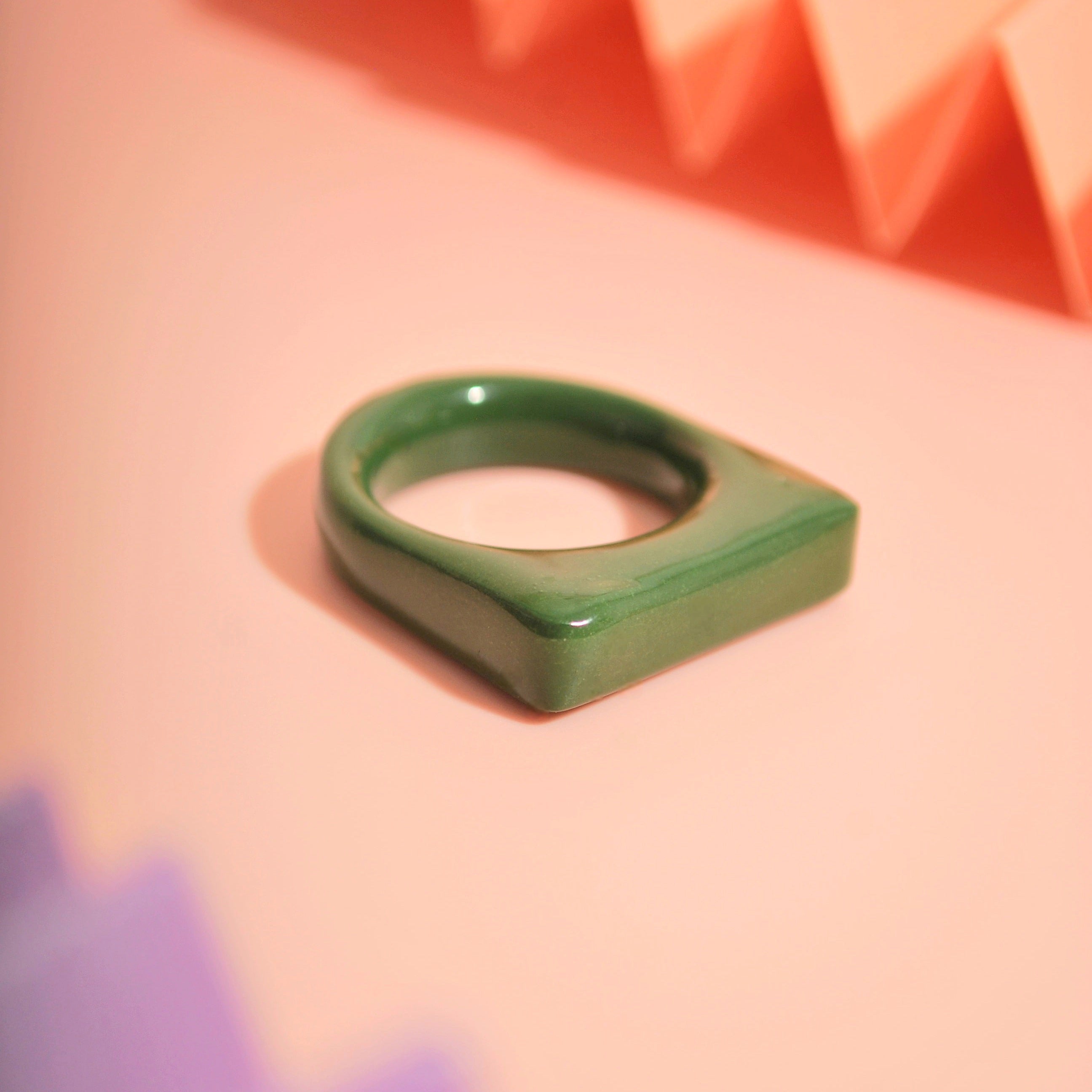 Rechteckiger Ring in Olivgrün handgefertigt von Santoclay