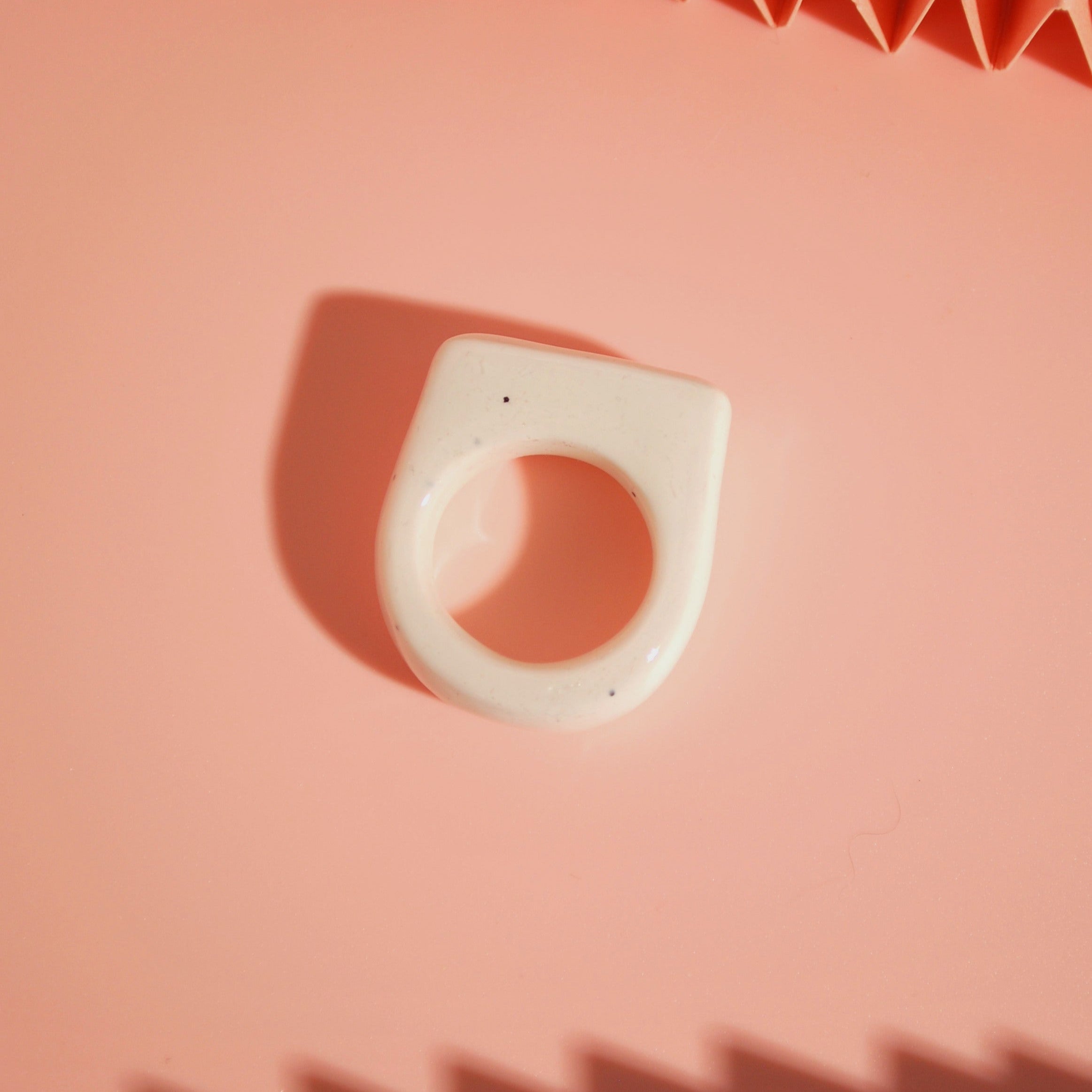 Runde Ringform mit glatter Oberfläche – elegant und auffällig