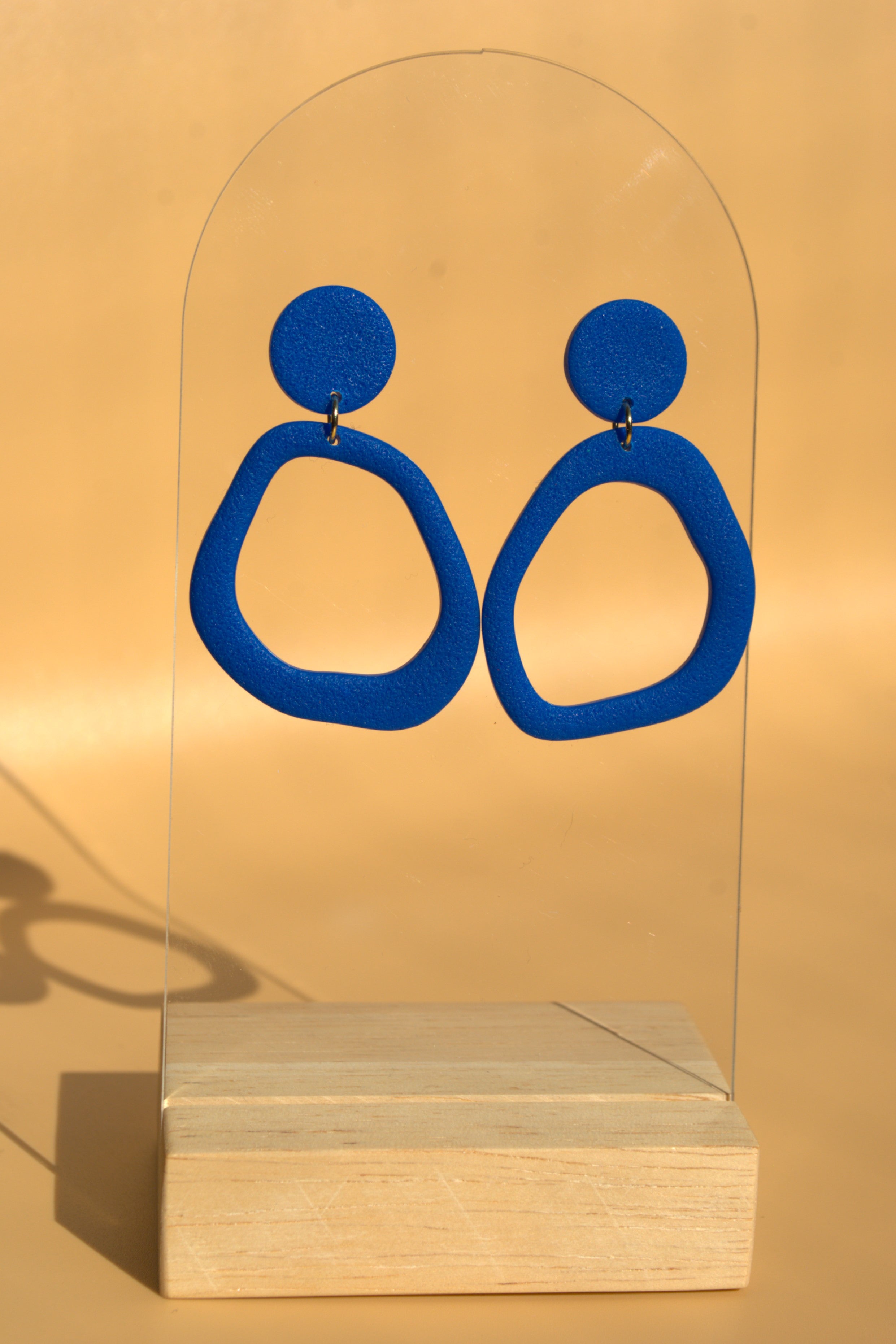 Ipanema – blaue Statement-Ohrringe mit 24K Vergoldung