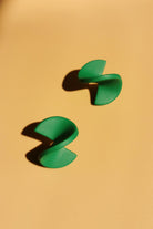 Bunte Stecker aus Polymer Clay – mit 24K vergoldetem Chirurgenstahl