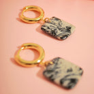 Creolen in Marmoroptik – 24K vergoldet & handgefertigt