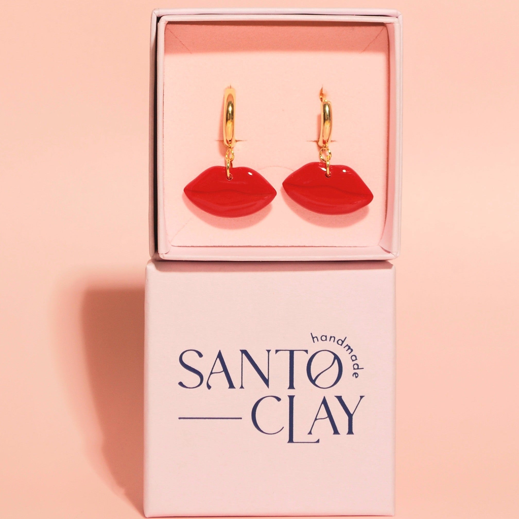 Red Kiss Ohrringe in Santoclay Schmuckbox – perfekte Geschenkidee