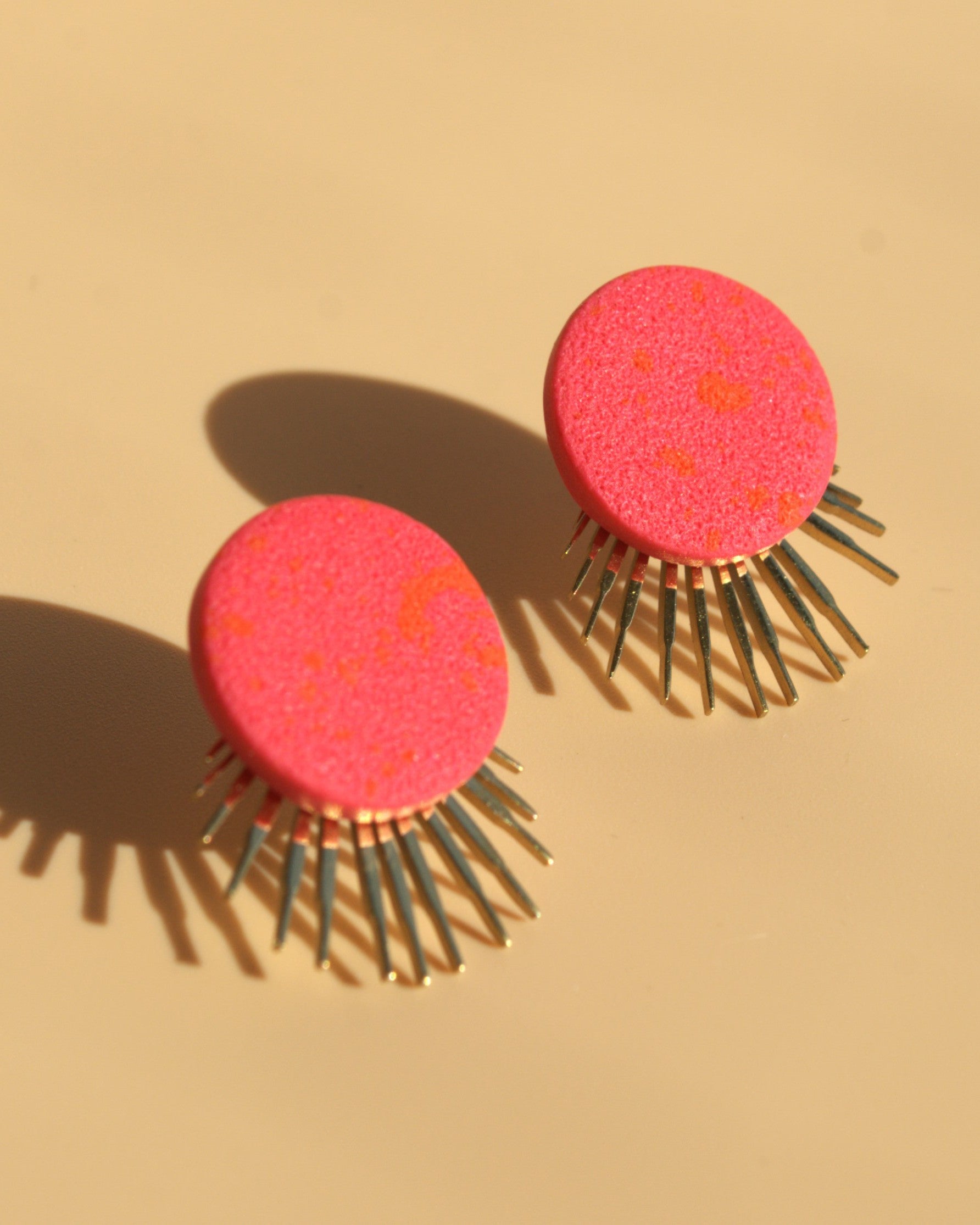 Goldene Ohrstecker aus Chirurgenstahl – leicht & hautfreundlich