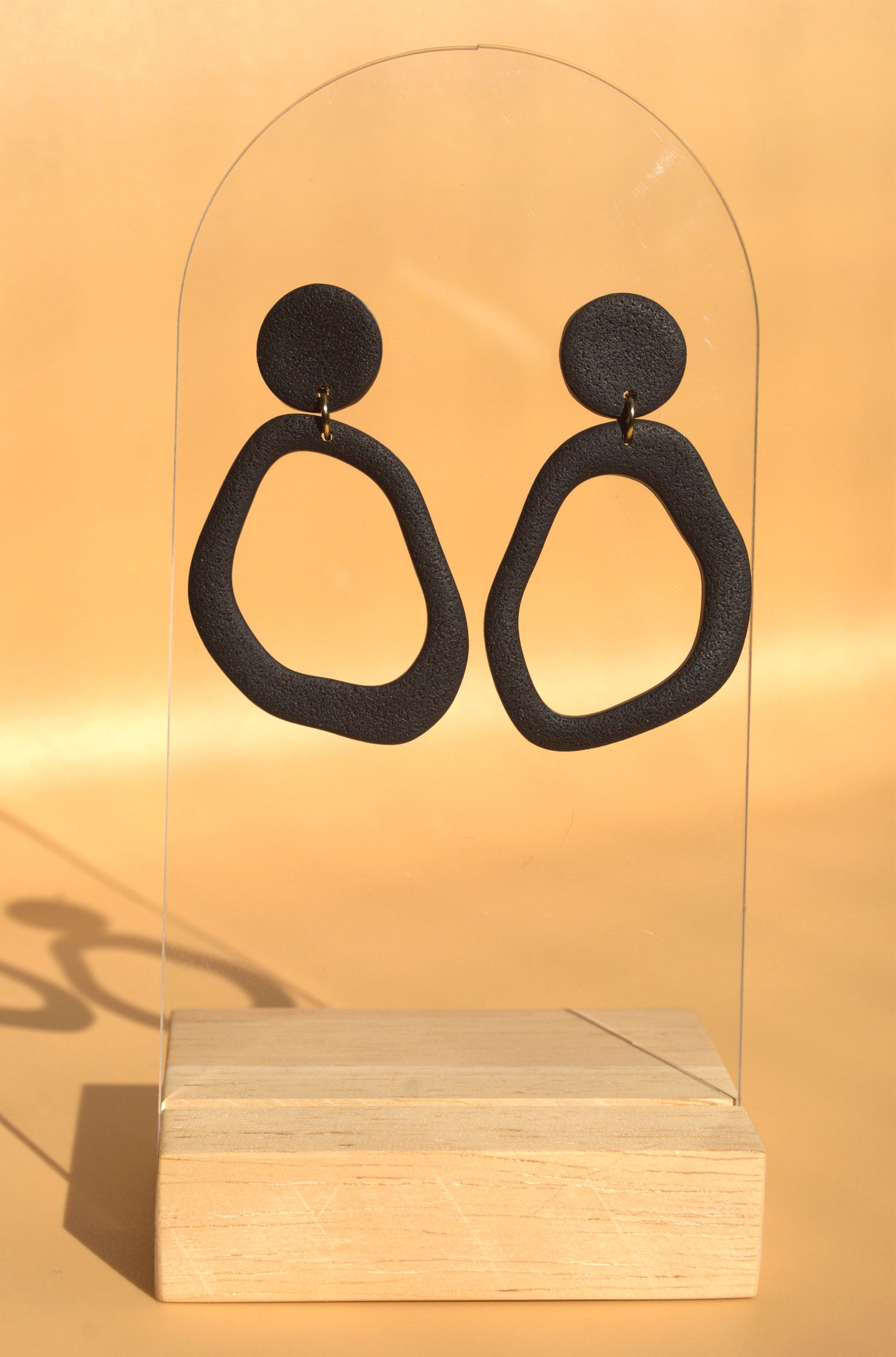 Statement-Schmuck in Schwarz – ideal für empfindliche Haut